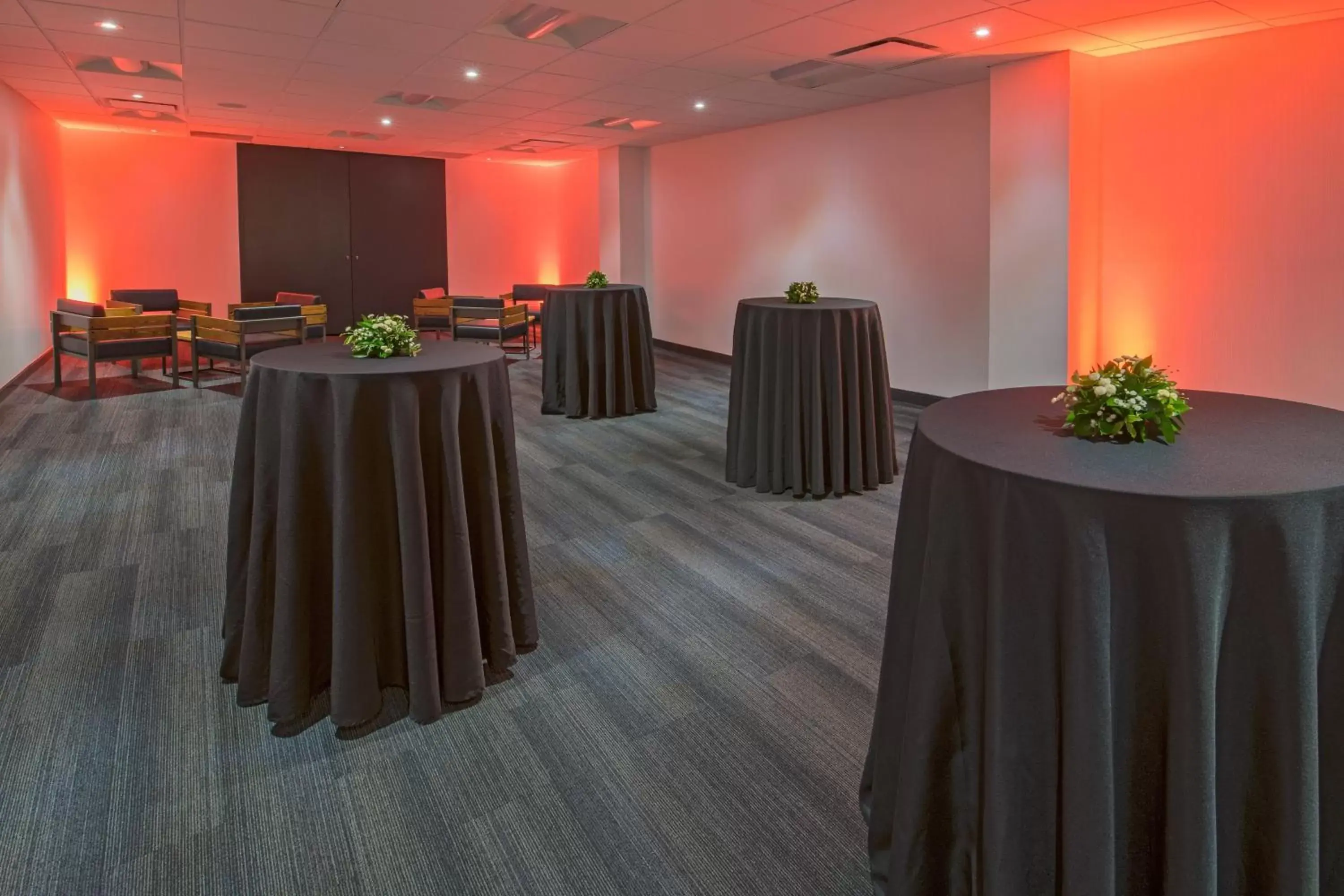 Meeting/conference room in Hotel PUR, Quebec, a Tribute Portfolio Hotel