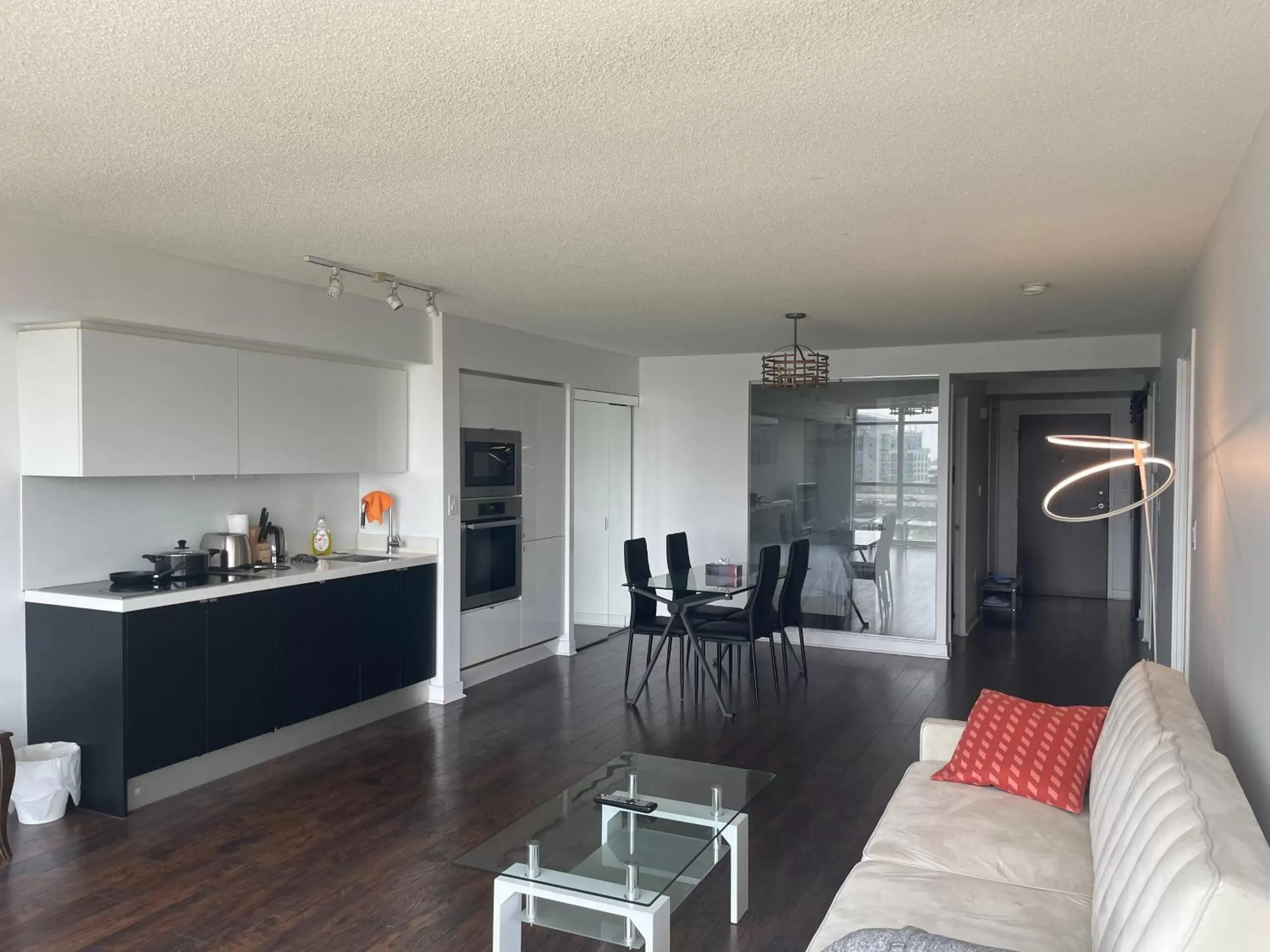 Dining area, Kitchen/Kitchenette in Three BR Condo step to CN tower Rogers Center with Free parking