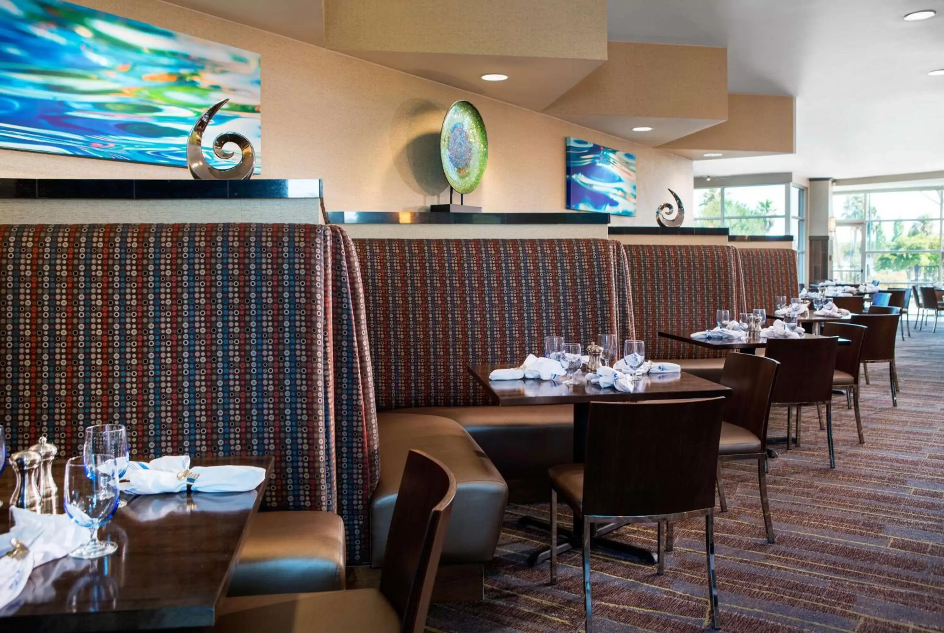 Lounge or bar, Restaurant/Places to Eat in DoubleTree by Hilton San Francisco Airport North Bayfront