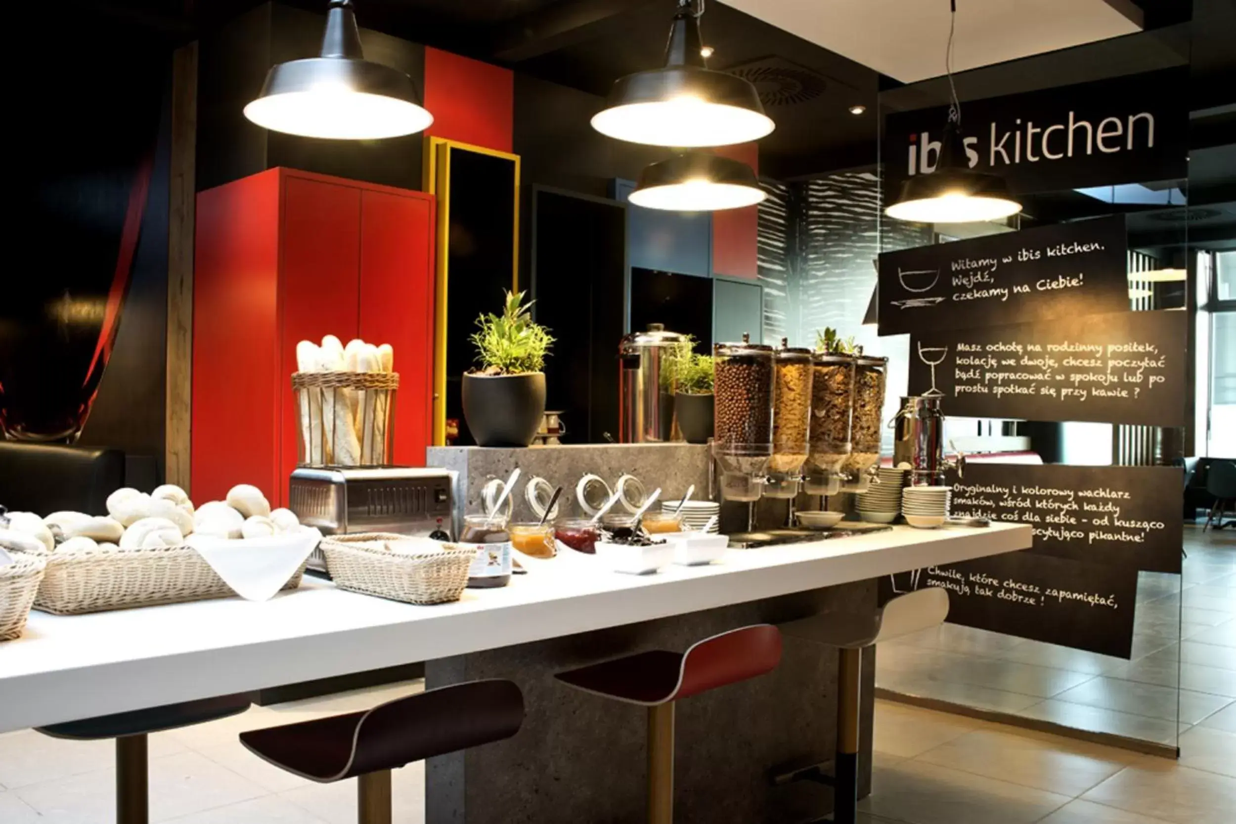 Restaurant/places to eat in ibis Warszawa Centrum