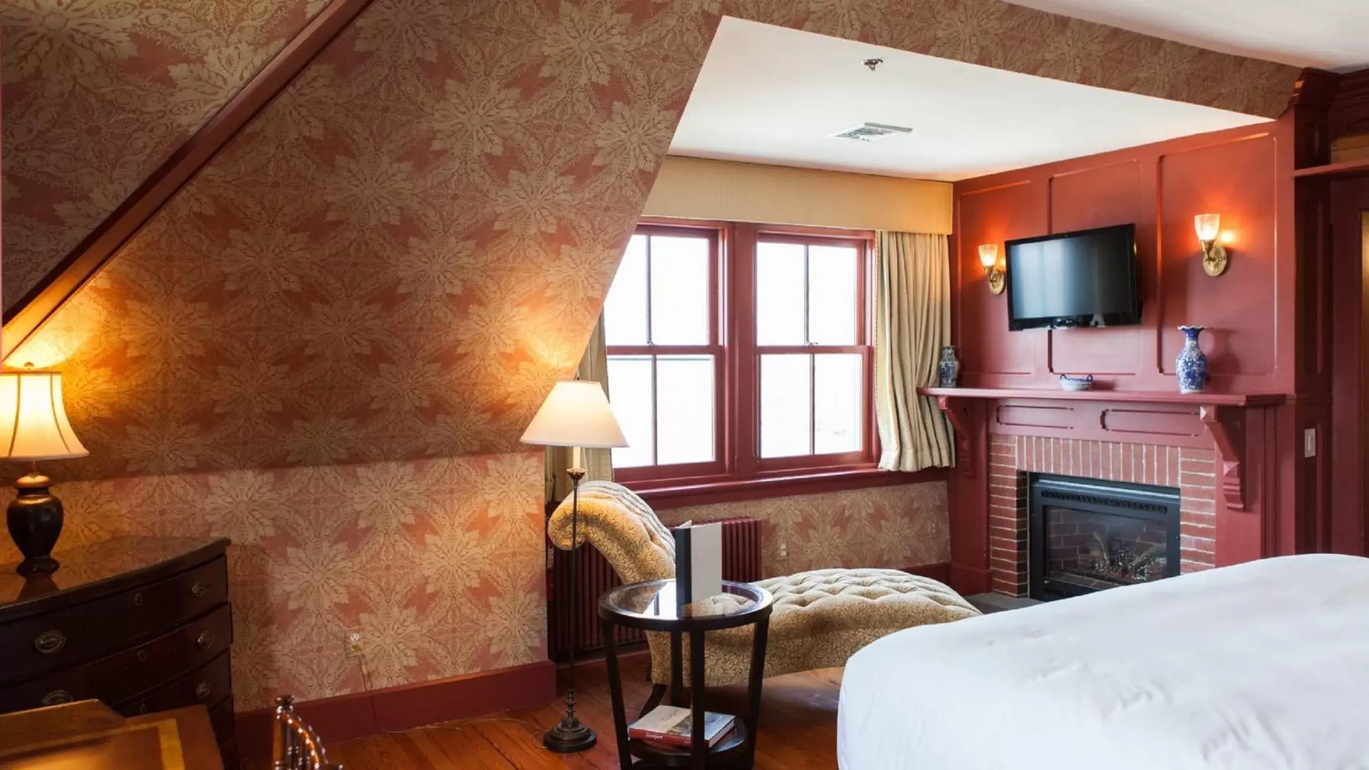 Bedroom, Seating Area in Castle Hill Inn