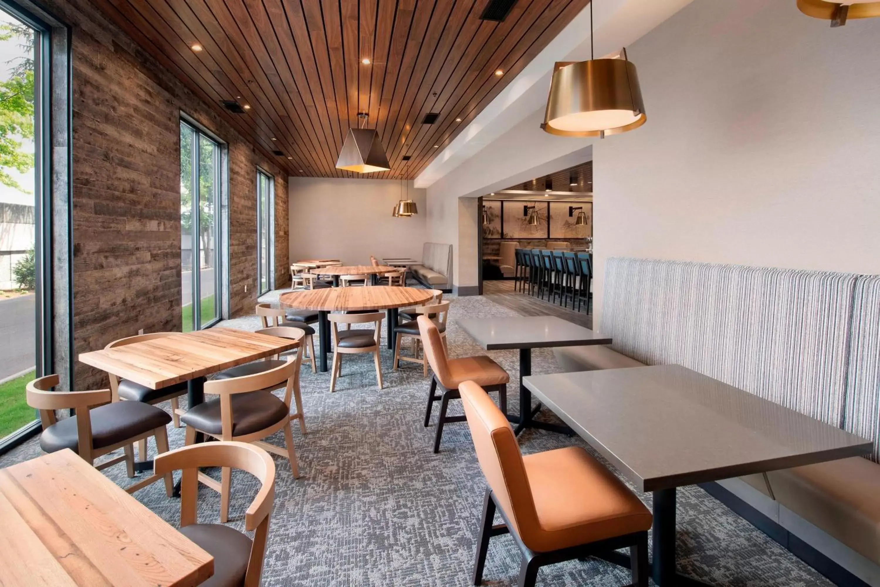 Kitchen or kitchenette, Restaurant/Places to Eat in Delta Hotels by Marriott Seattle Everett