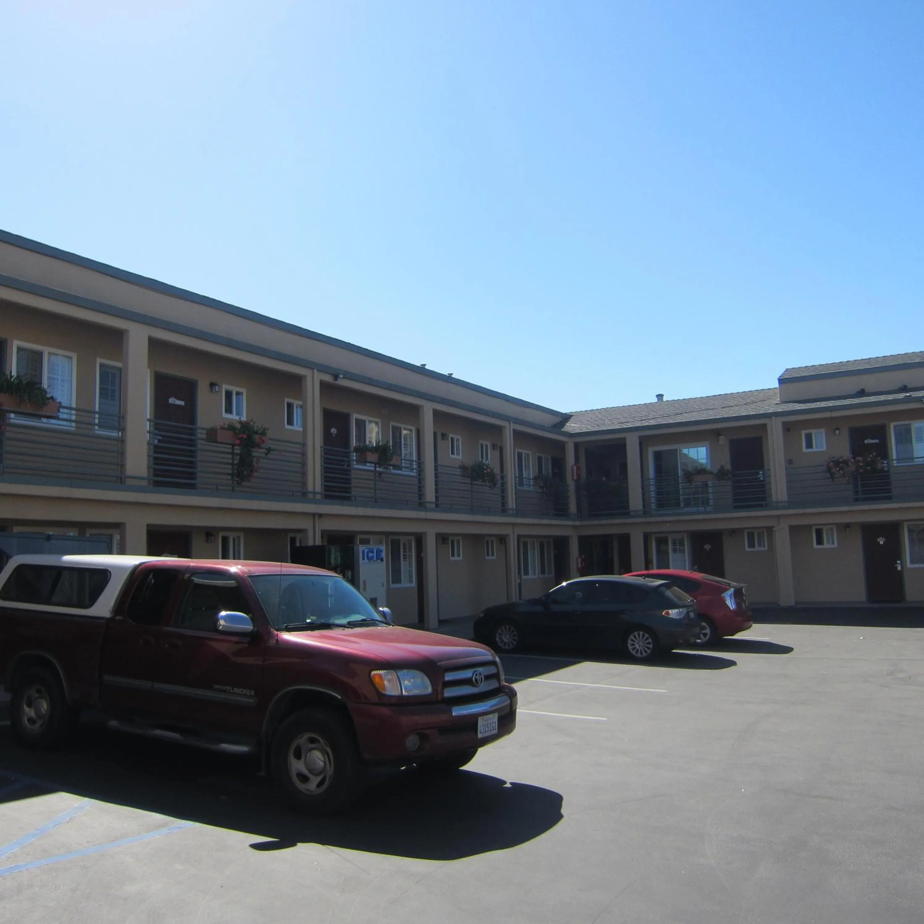 Property building in Pacific Best Inn