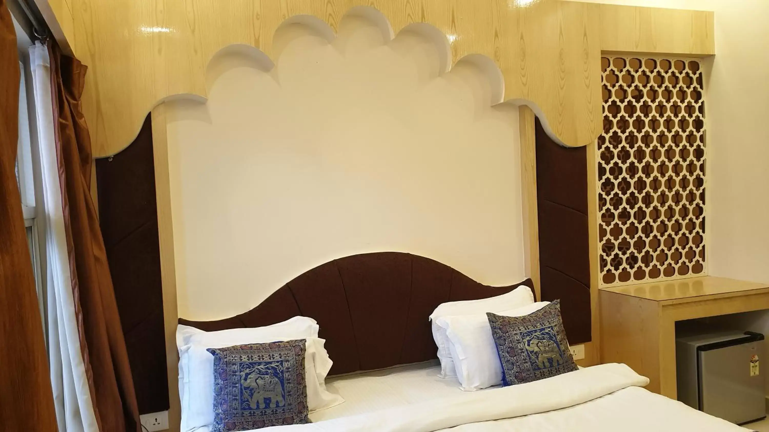 Bedroom, Bed in Hotel Temple On Ganges