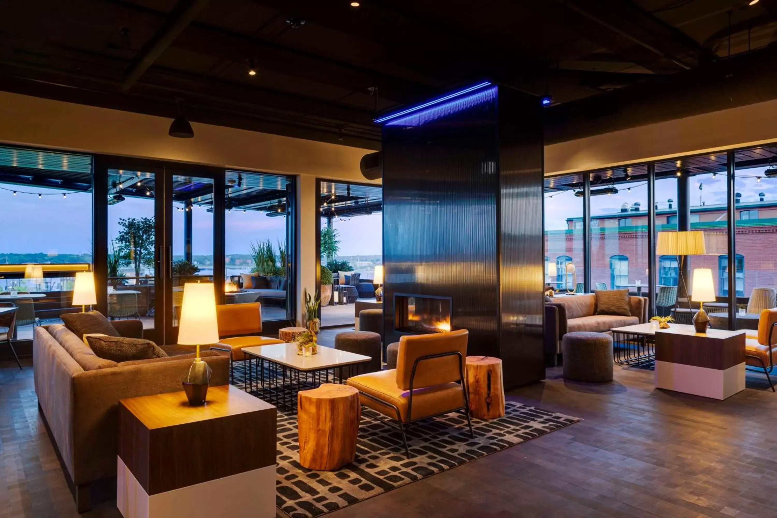 Lounge or bar in Canopy By Hilton Portland Waterfront