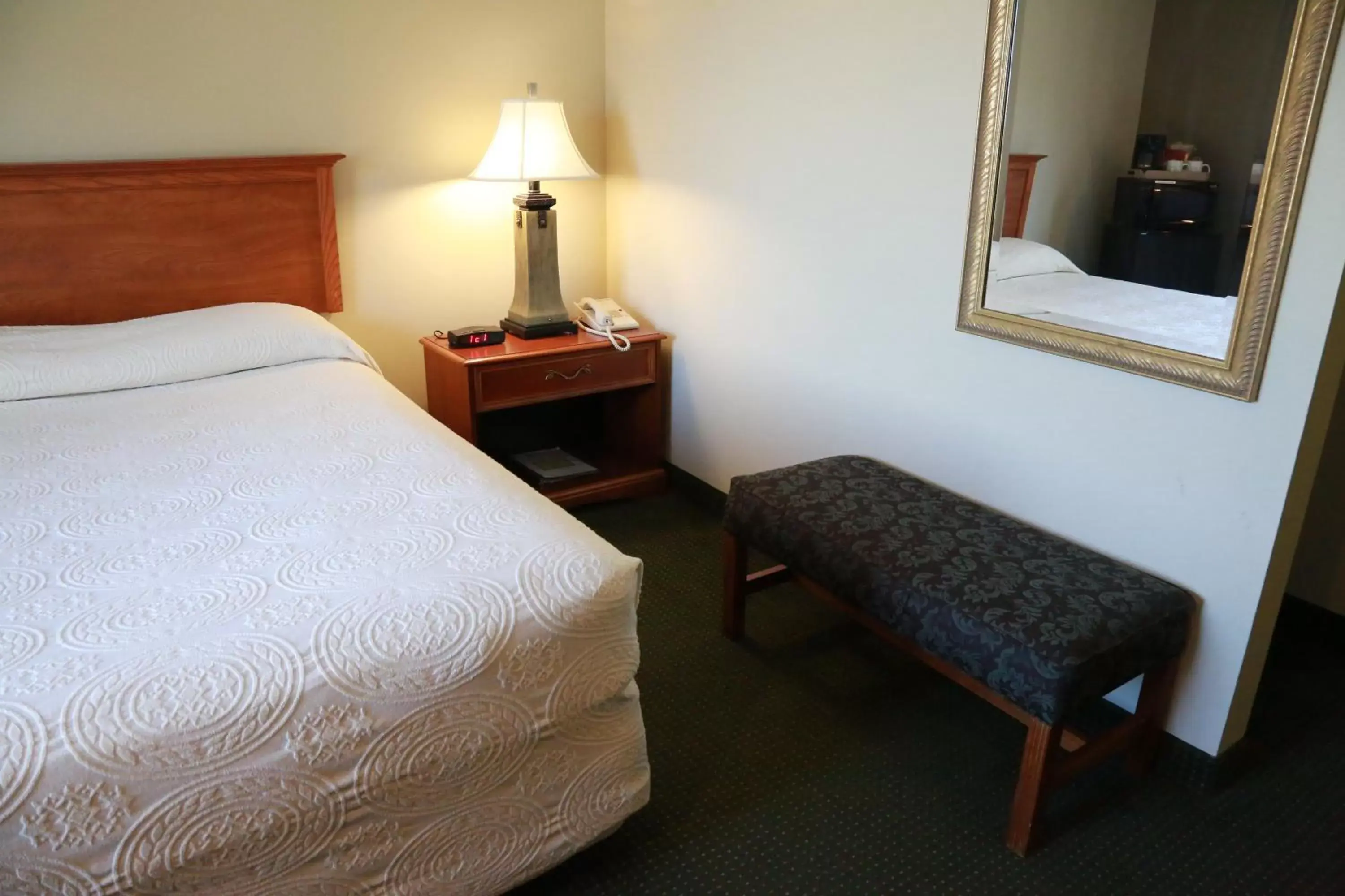 Bedroom, Bed in Horizon Inn & Suites