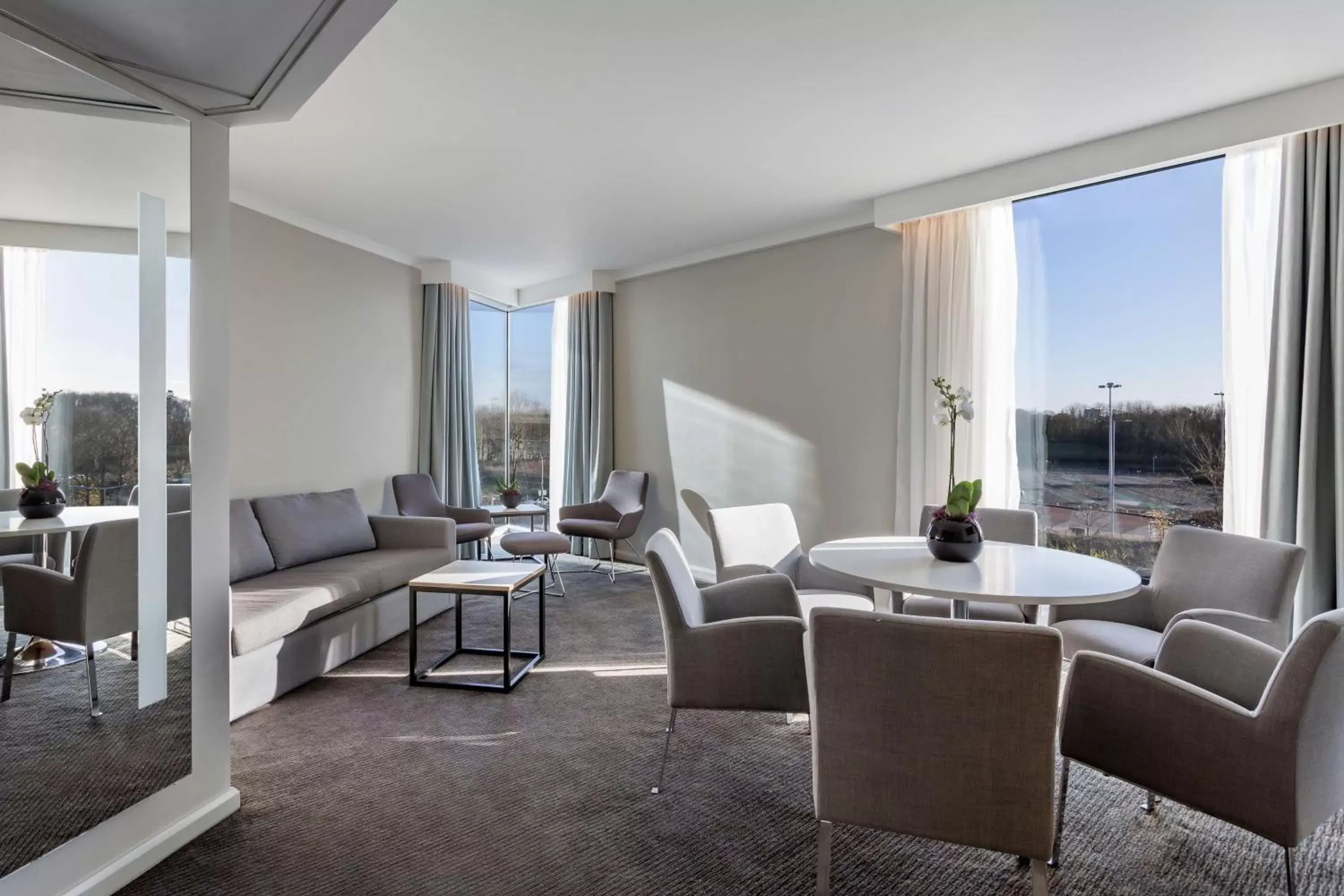 Living room, Seating Area in Radisson Blu Hotel London Stansted Airport