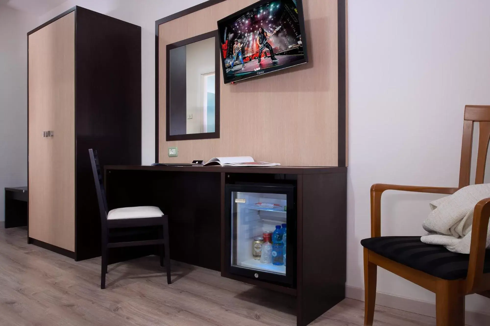 Bedroom, TV/Entertainment Center in CDH Hotel Modena