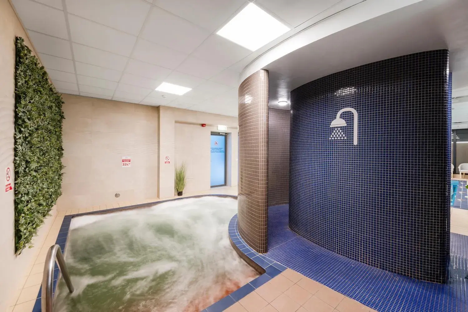 Hot Tub, Swimming Pool in Europa Royale Druskininkai