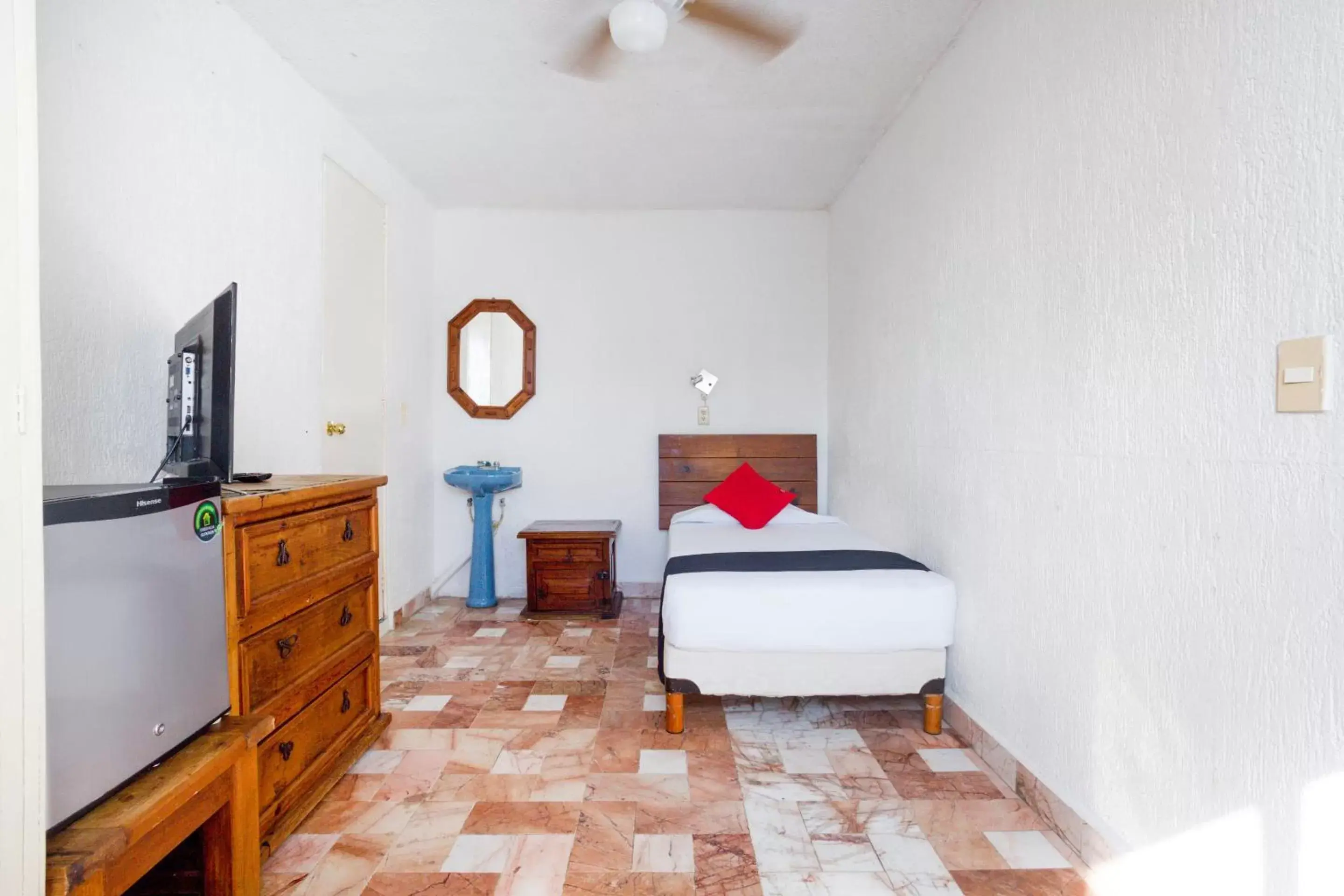 Bedroom, Bed in Capital O Farallon Inn, Cancún