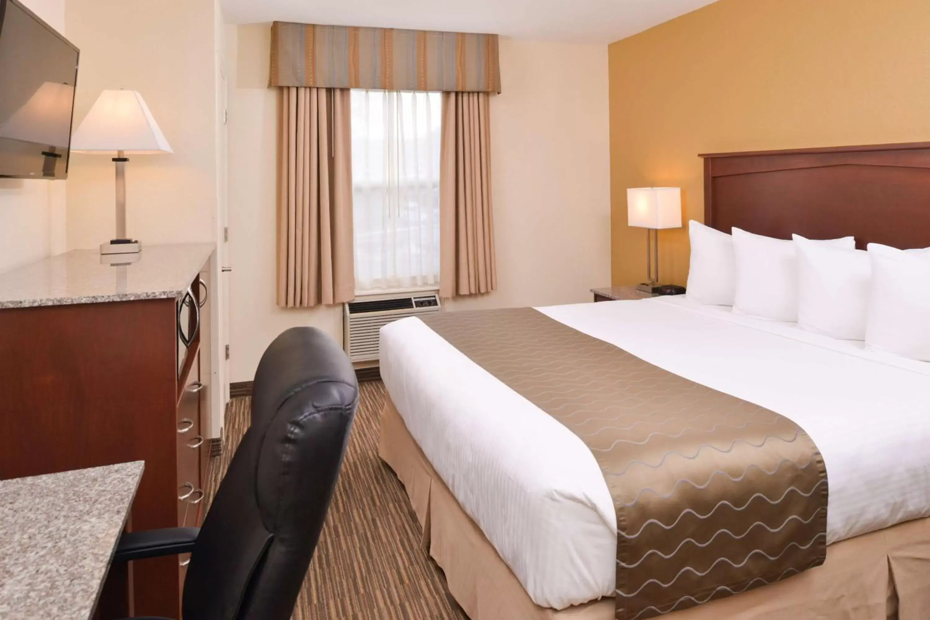 Photo of the whole room, Bed in Best Western Executive Inn & Suites