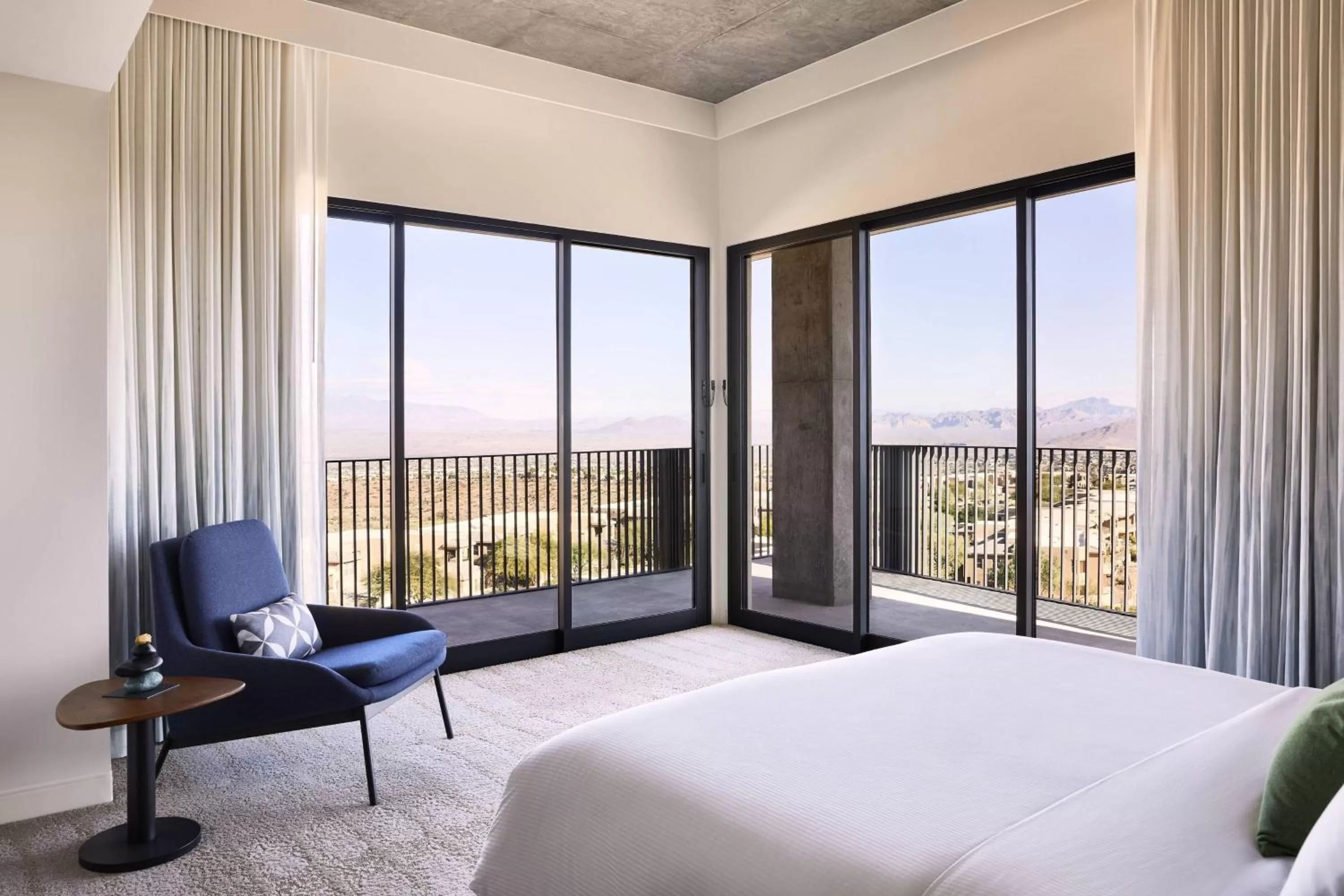 Photo of the whole room, Bed in ADERO Scottsdale Resort, Autograph Collection