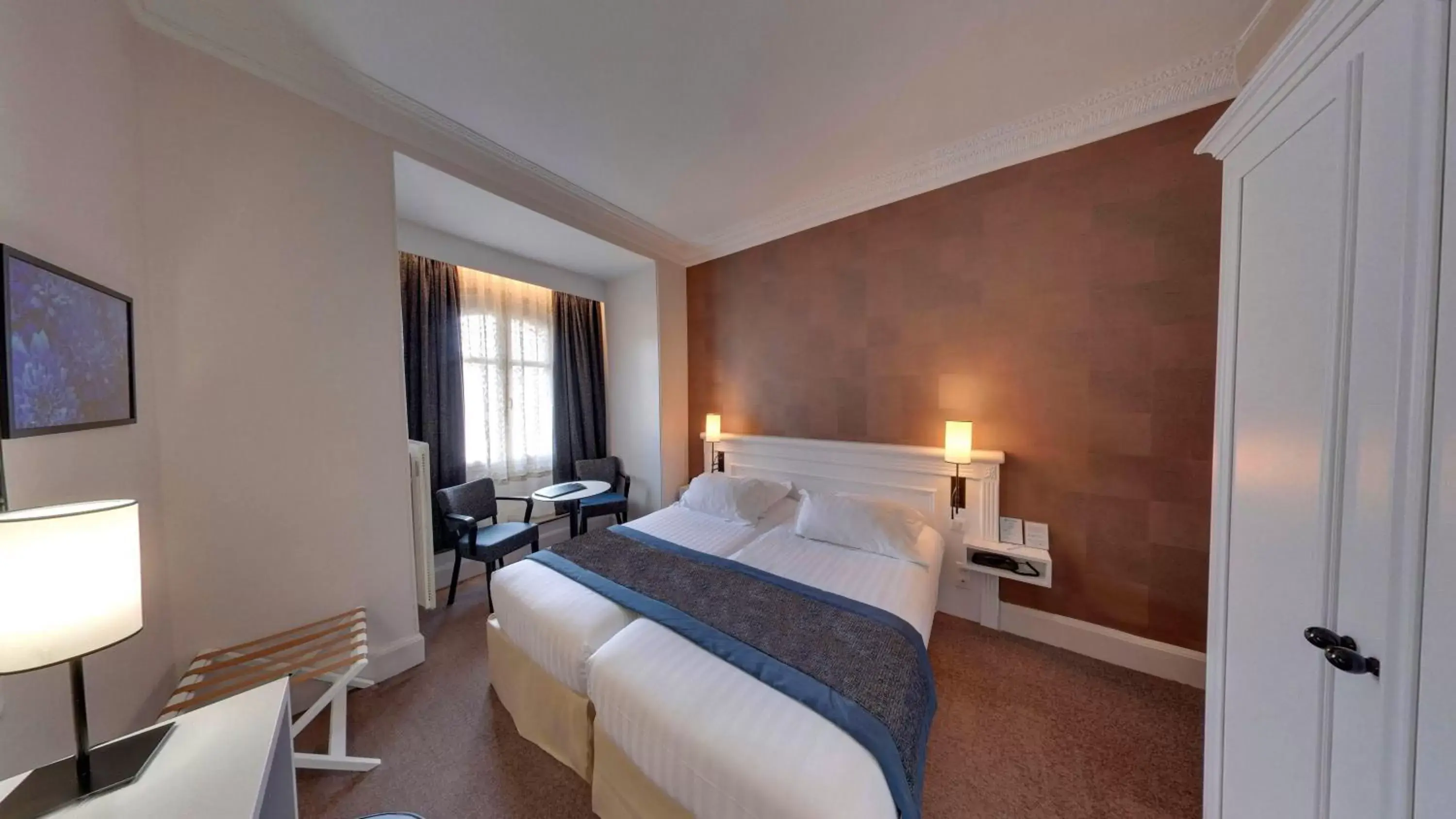 Photo of the whole room, Bed in Best Western Hôtel d'Arc