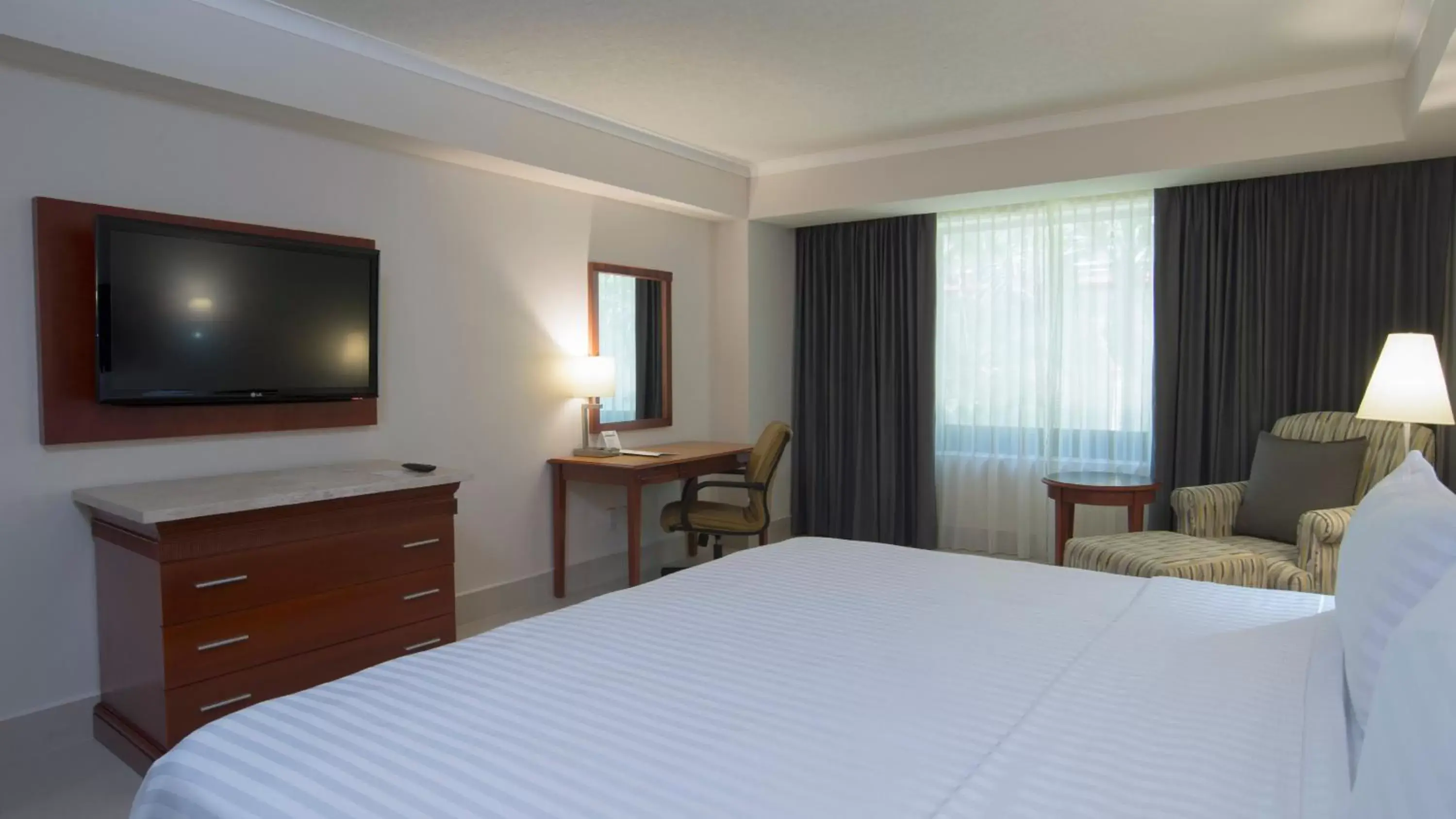 Photo of the whole room, Bed in Holiday Inn Tuxtla Gutierrez, an IHG Hotel