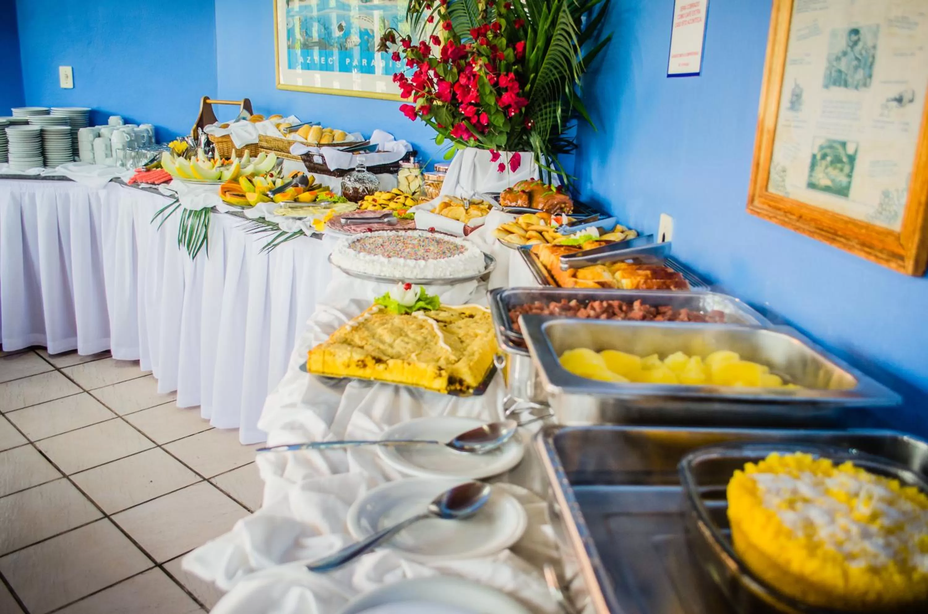 Buffet breakfast in Hotel Porto das Ancoras