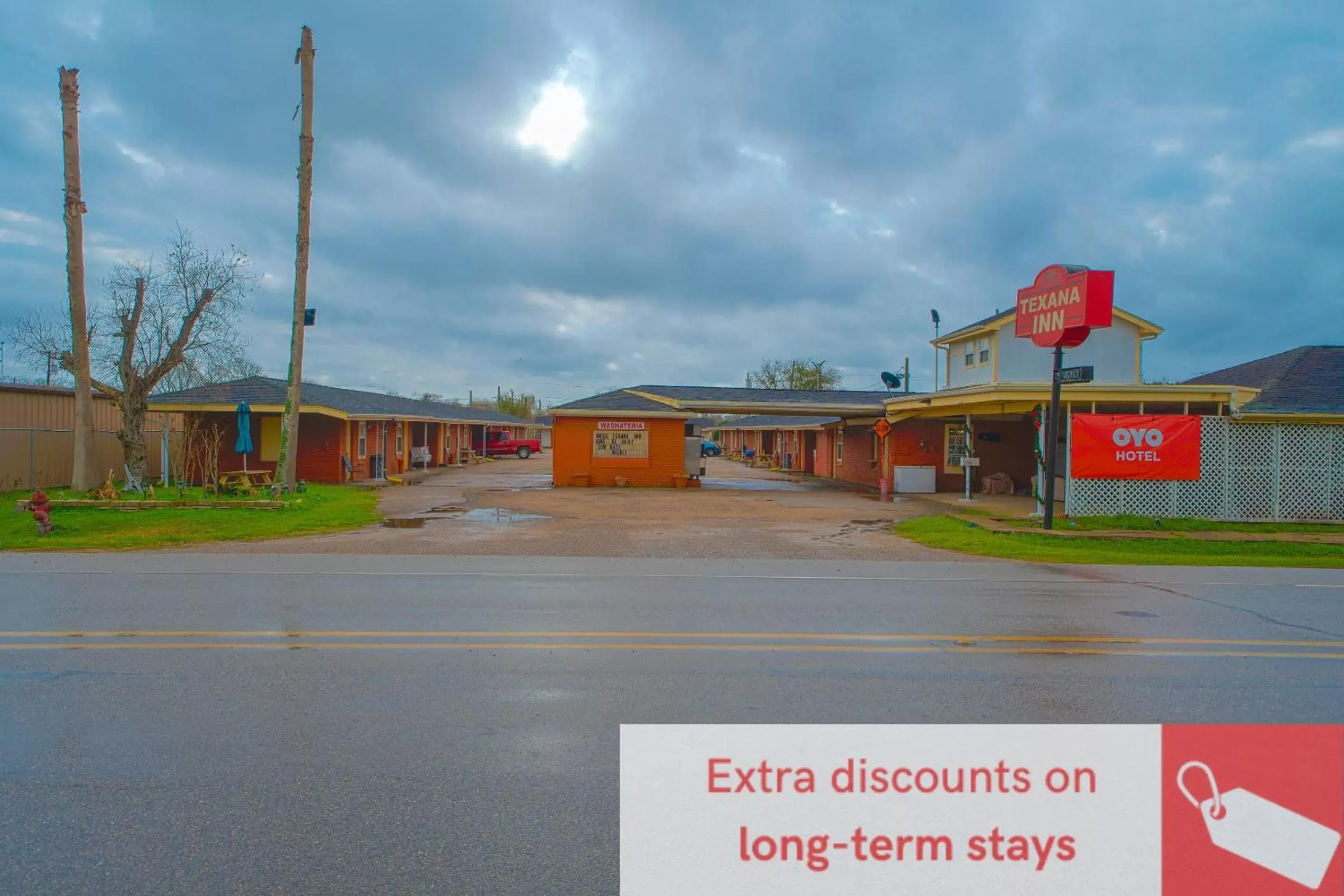 Facade/entrance, Property Building in Texana Inn Edna By OYO