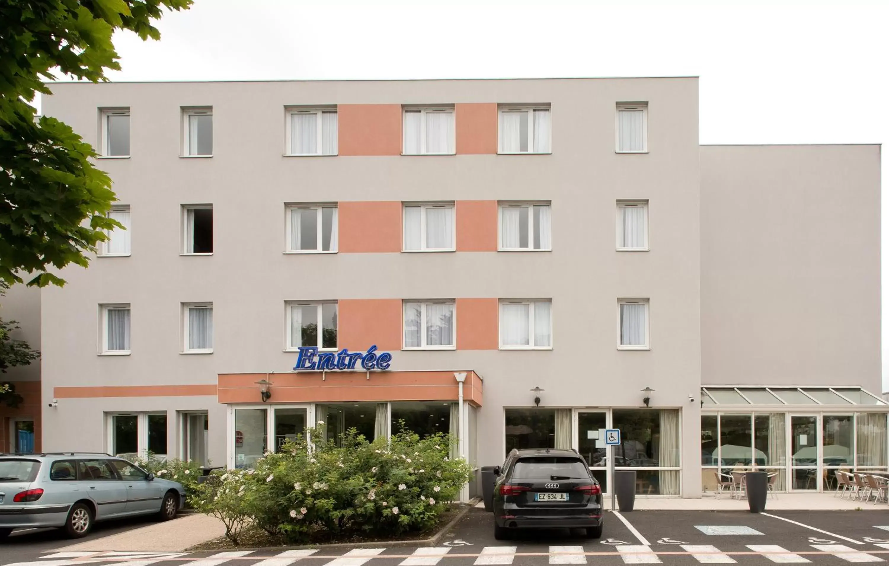 Property Building in Kyriad Clermont-Ferrand-Sud - La Pardieu