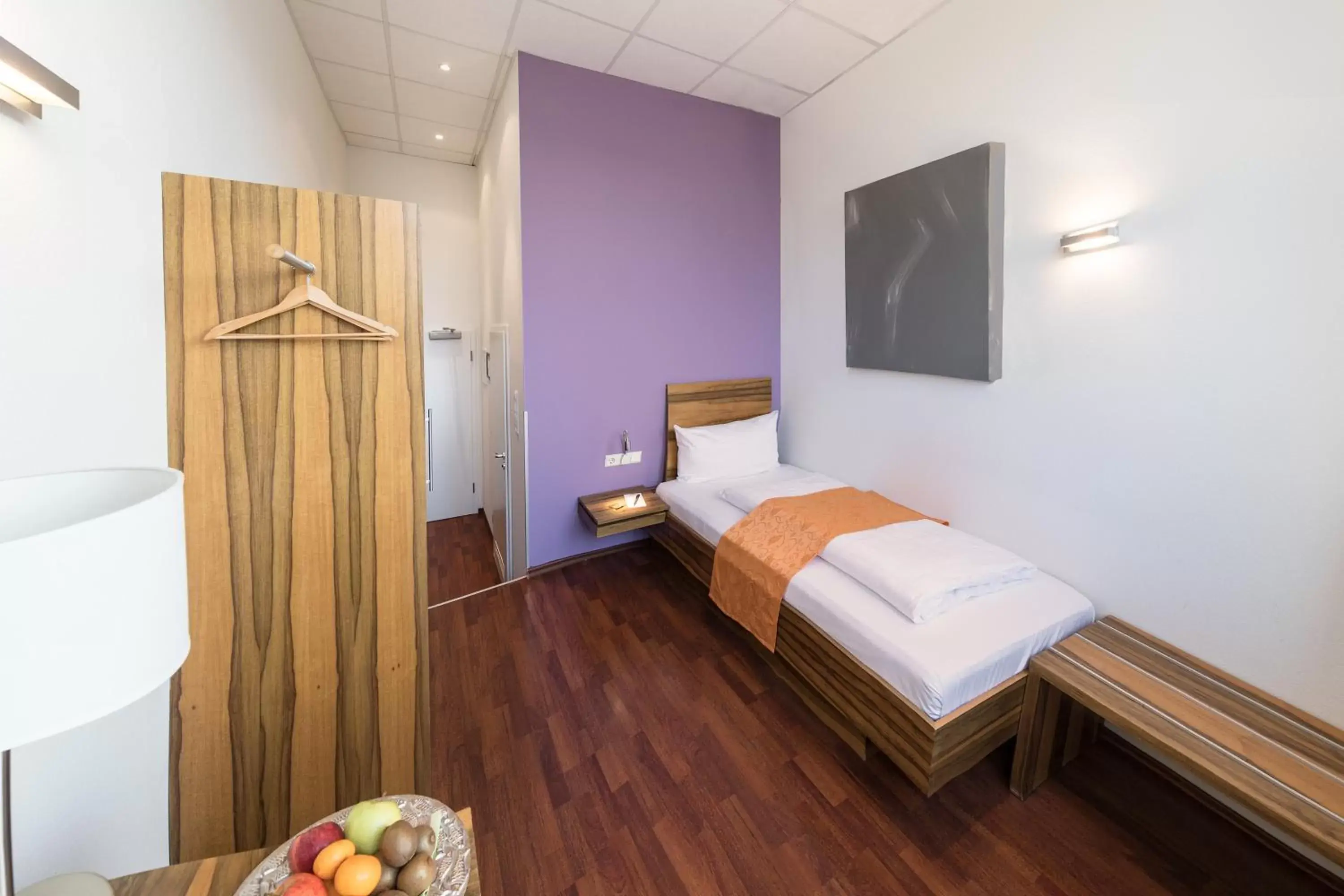 Photo of the whole room, Bed in AMH Airport-Messe-Hotel Stuttgart