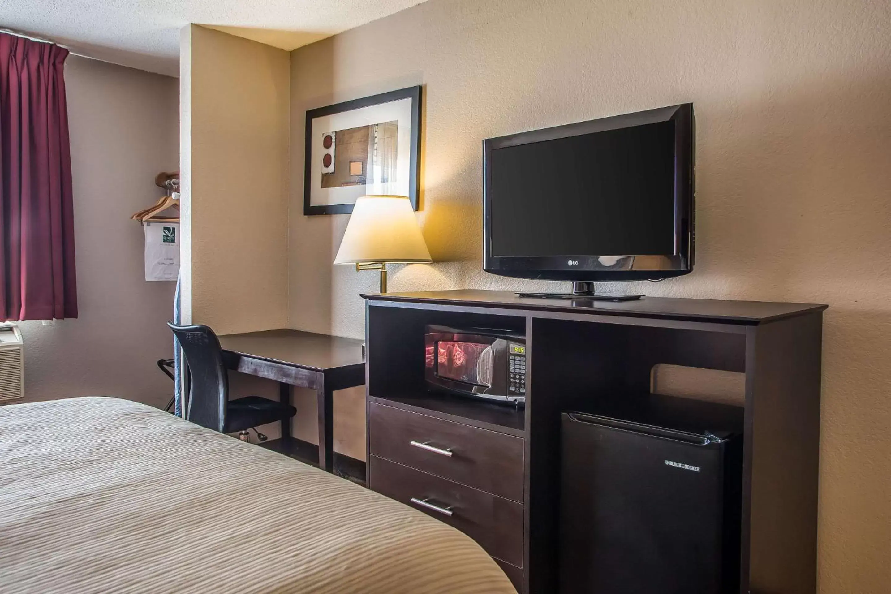 Photo of the whole room, Bed in Quality Inn & Suites West Bend Photo of the whole room, Bed in Quality Inn & Suites West Bend