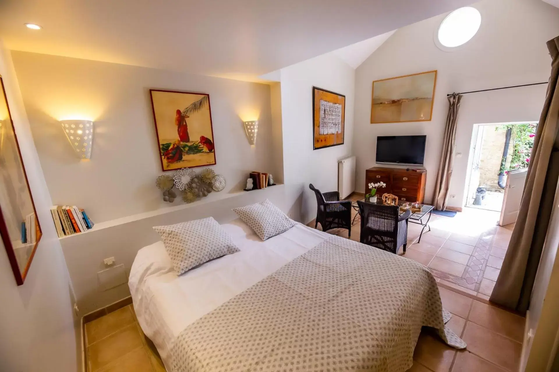 Photo of the whole room, Bed in La Ferme de l'Oudon & SPA