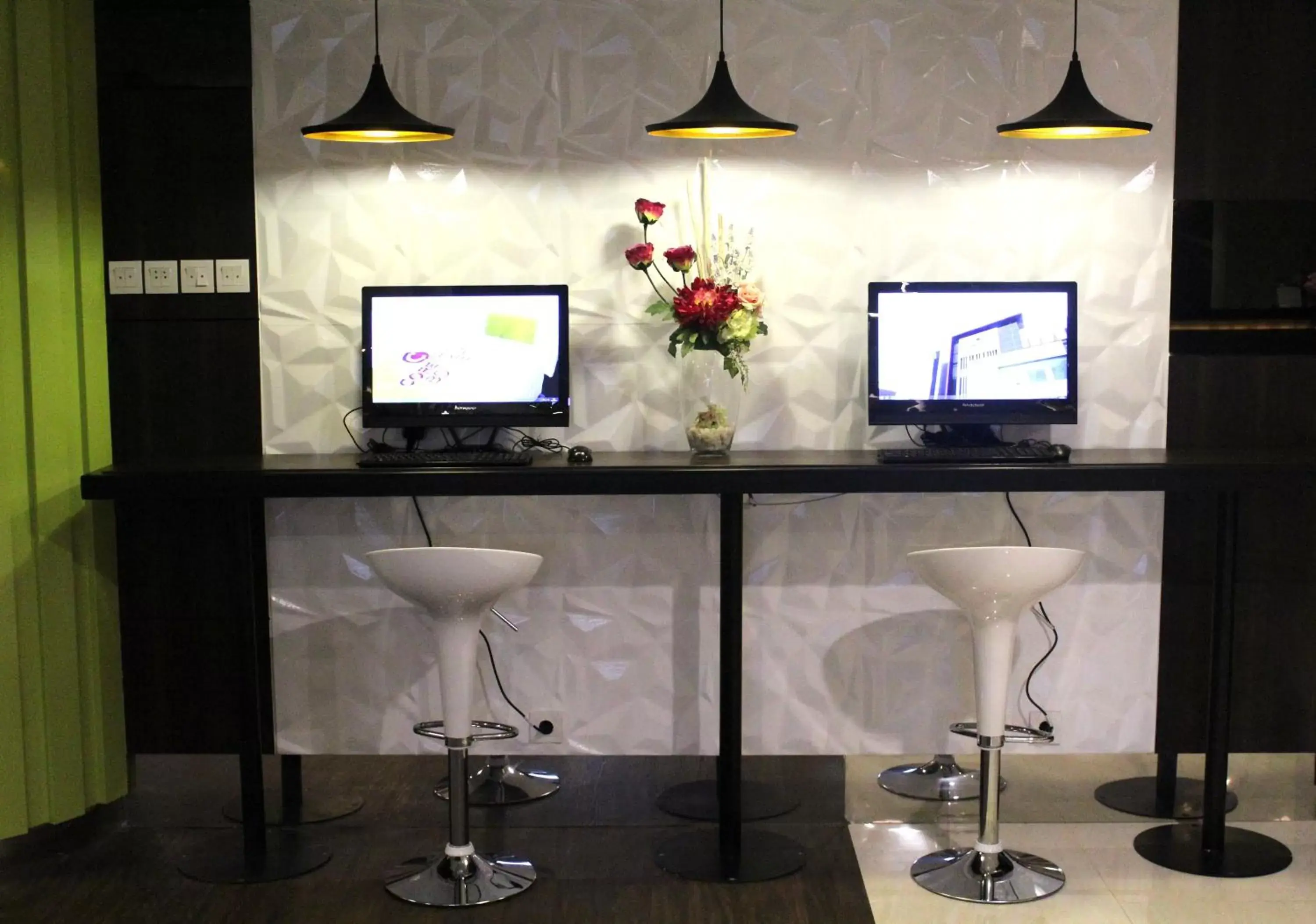 Lobby or reception, TV/Entertainment Center in Bonnet Hotel Surabaya