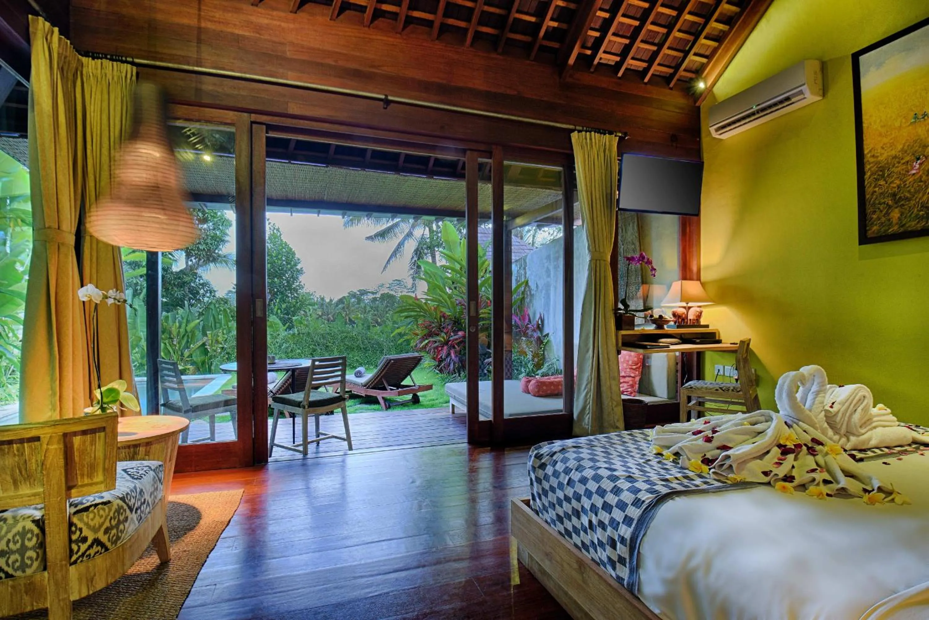 Seating area, Bed in Samkhya Villas - Free 1x Floating Breakfast or Minibar