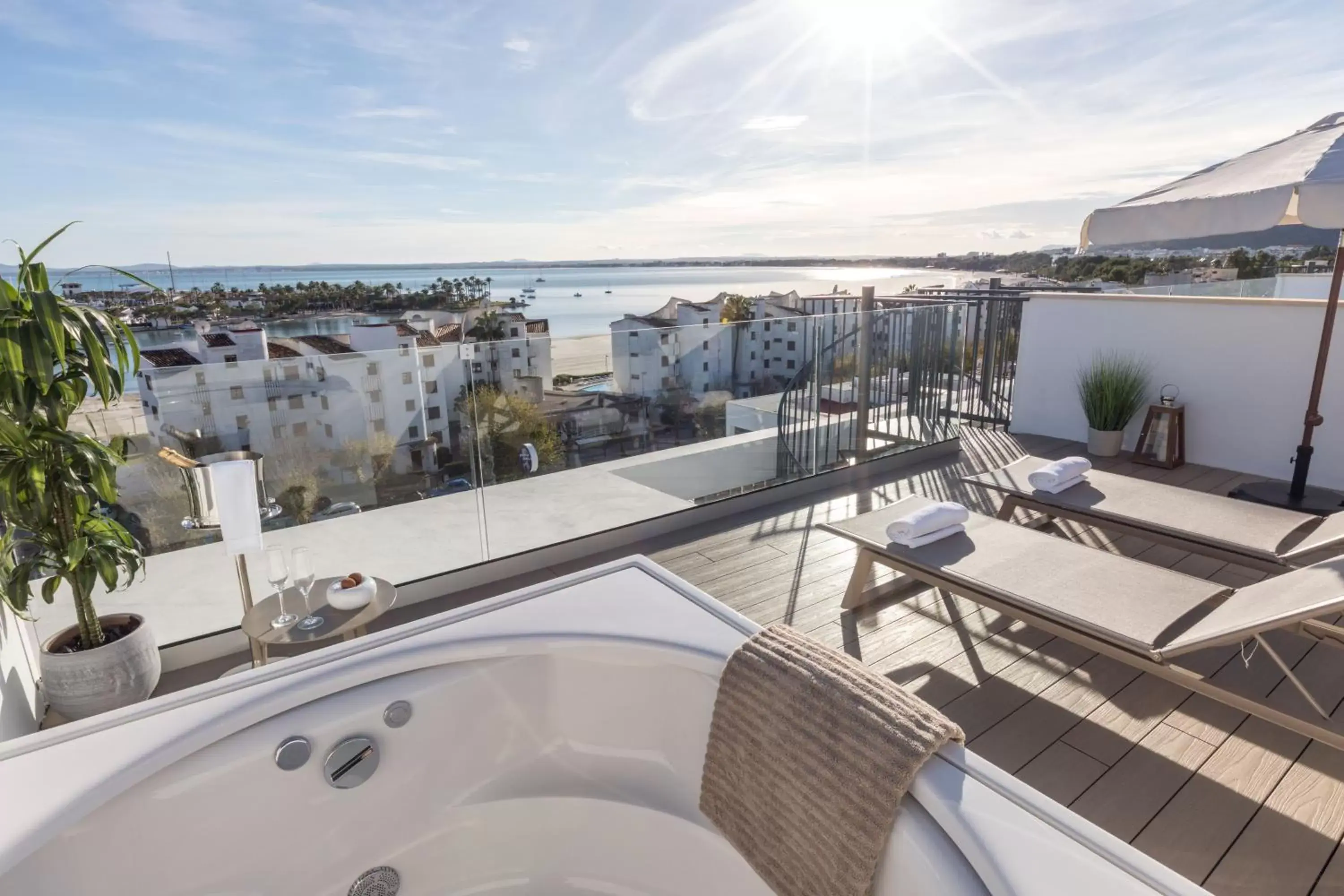 Balcony/Terrace, Bathroom in Bordoy Alcudia Port Suites