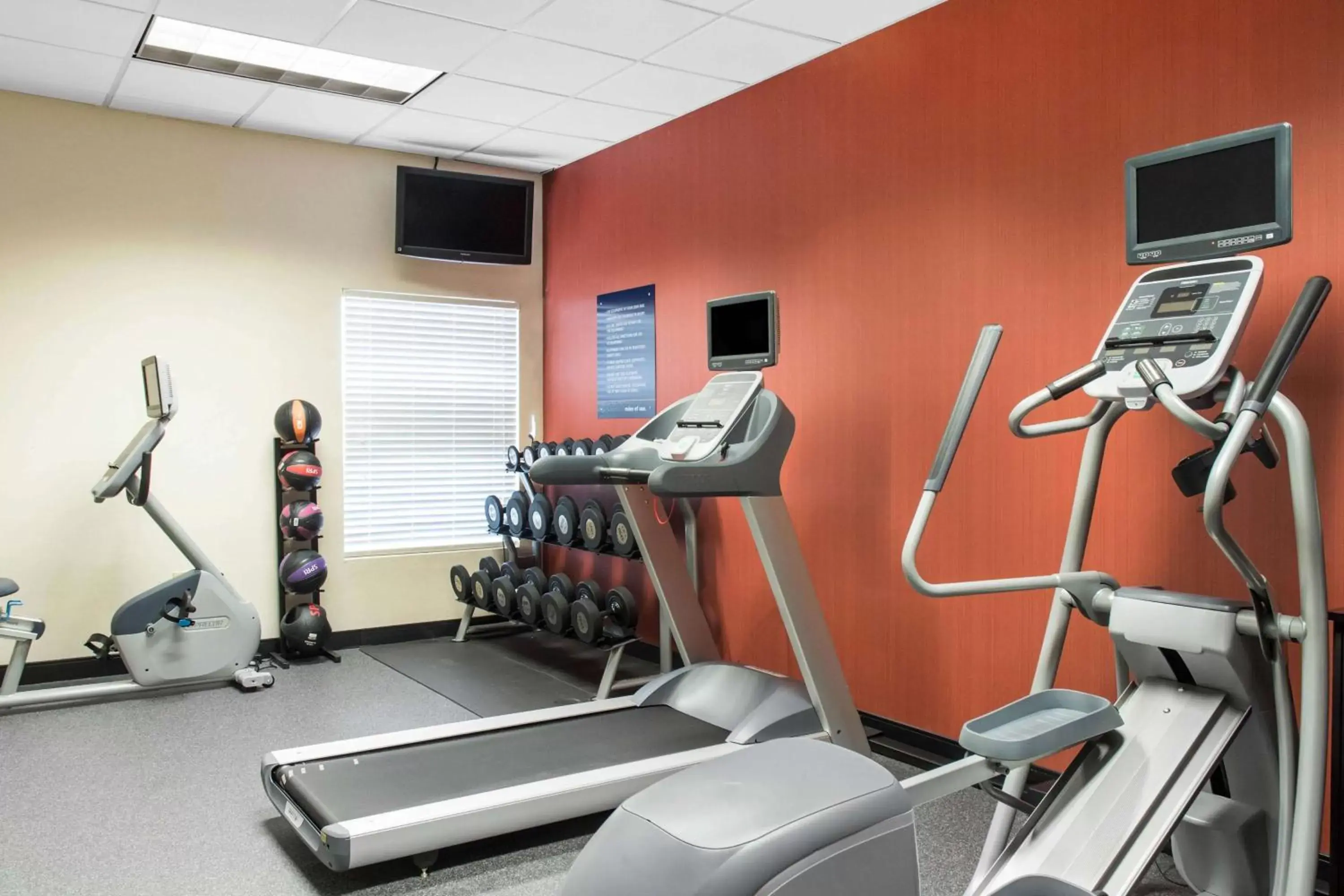 Fitness centre/facilities, Fitness Center/Facilities in Hampton Inn Douglas