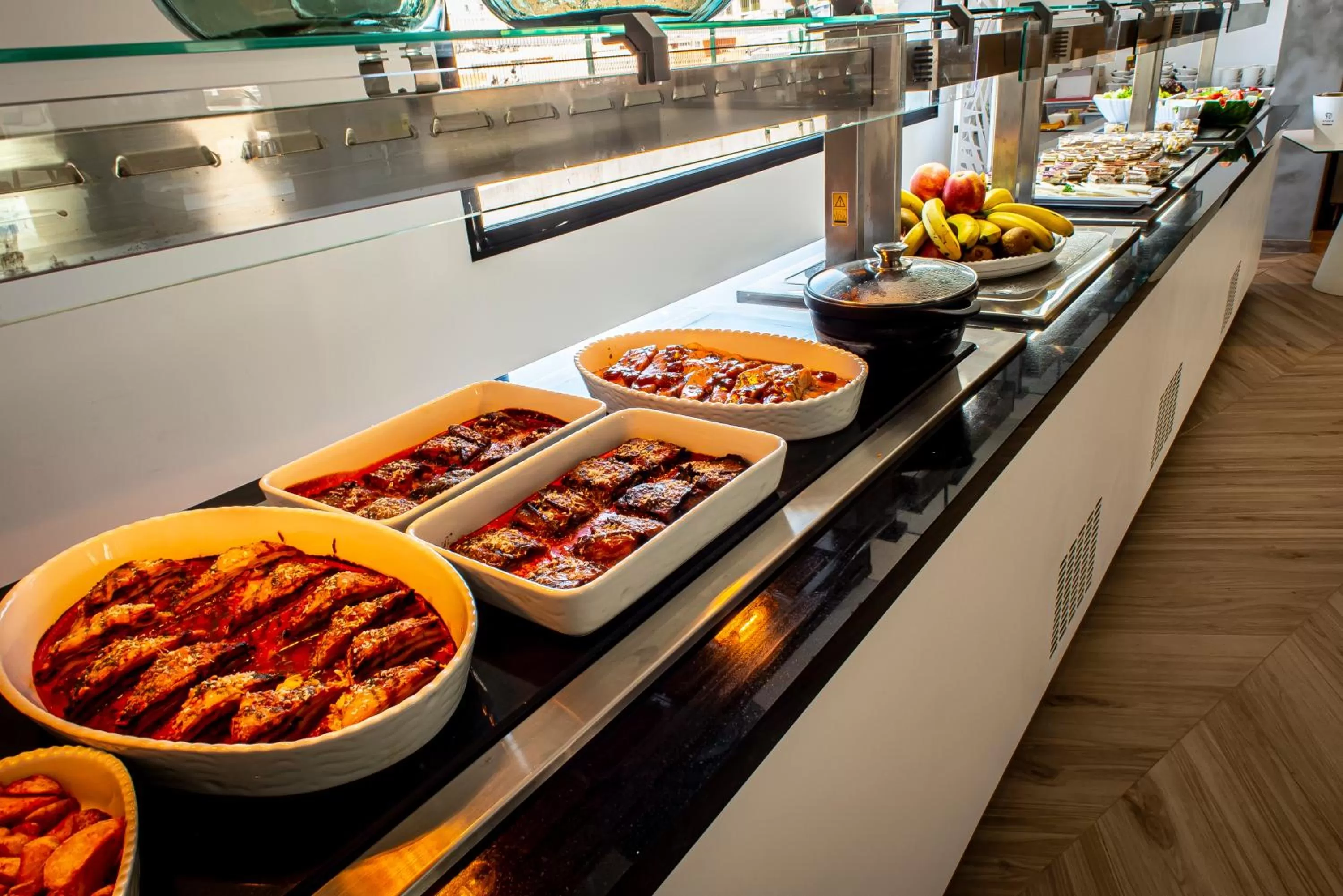 Restaurant/places to eat in Hotel Taimar