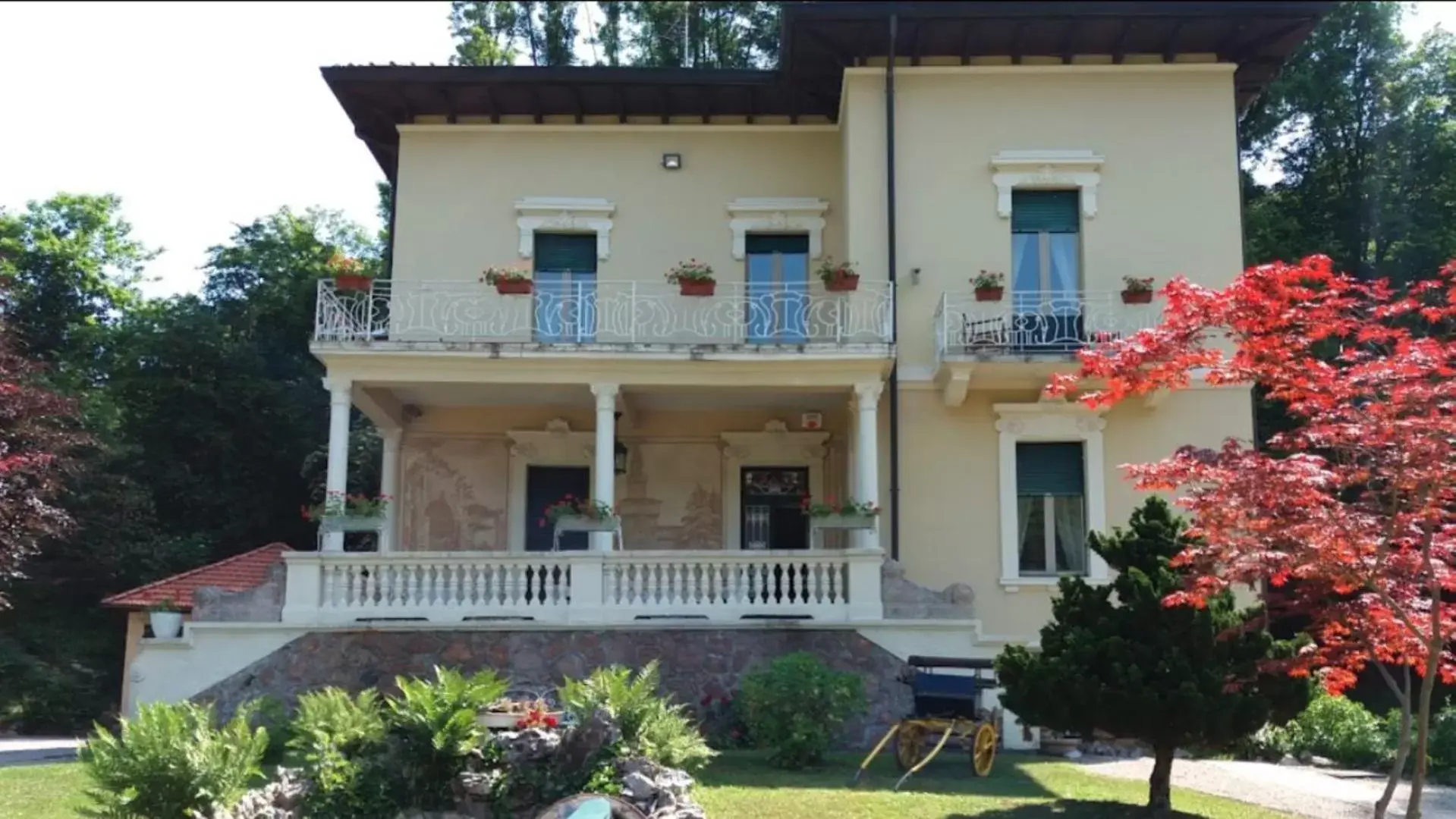 Property Building in La Villa del Lago