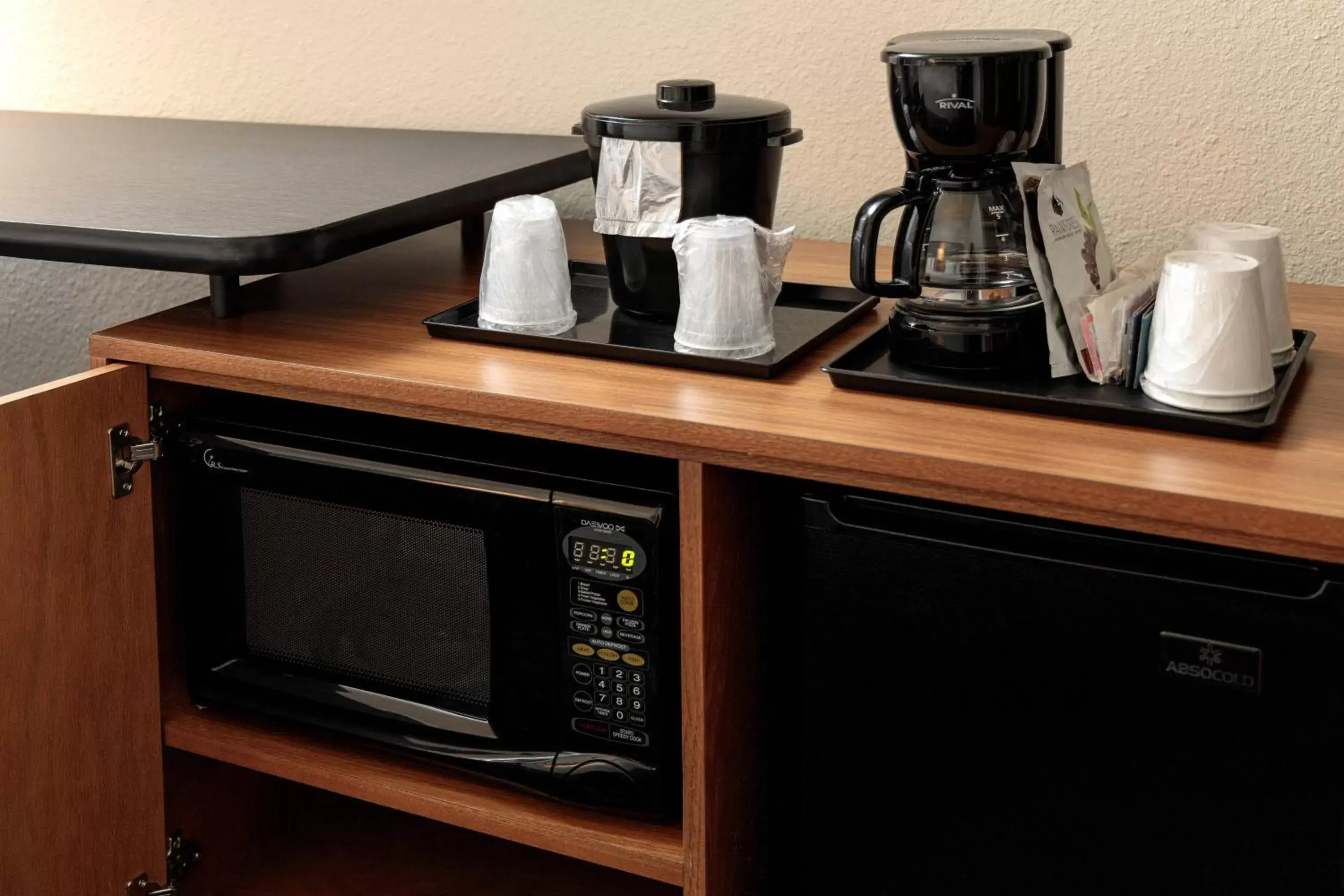 Photo of the whole room, Coffee/Tea Facilities in Fairfield Inn & Suites San Angelo