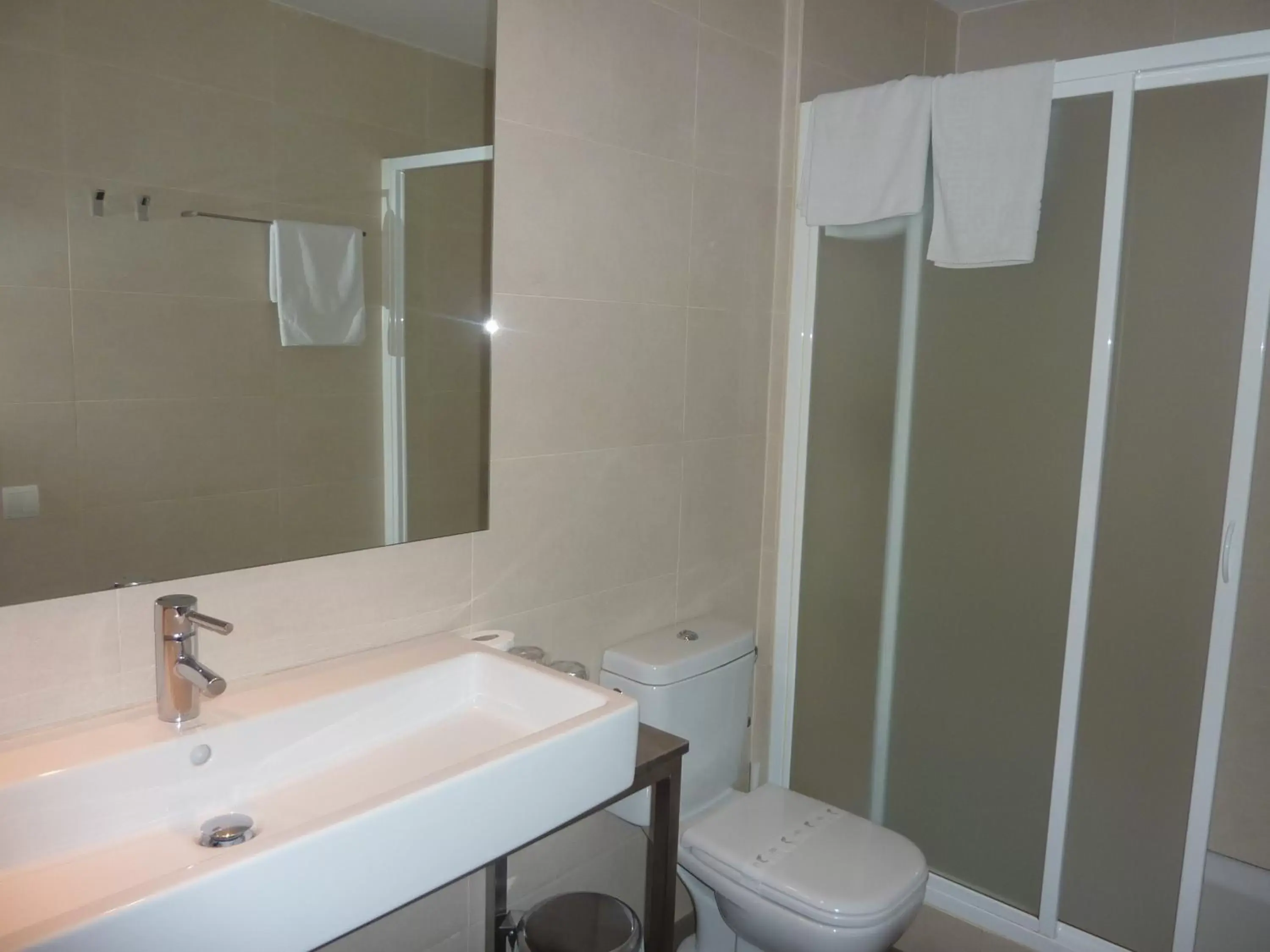Photo of the whole room, Bathroom in Hotel Ciutat De Sant Adria