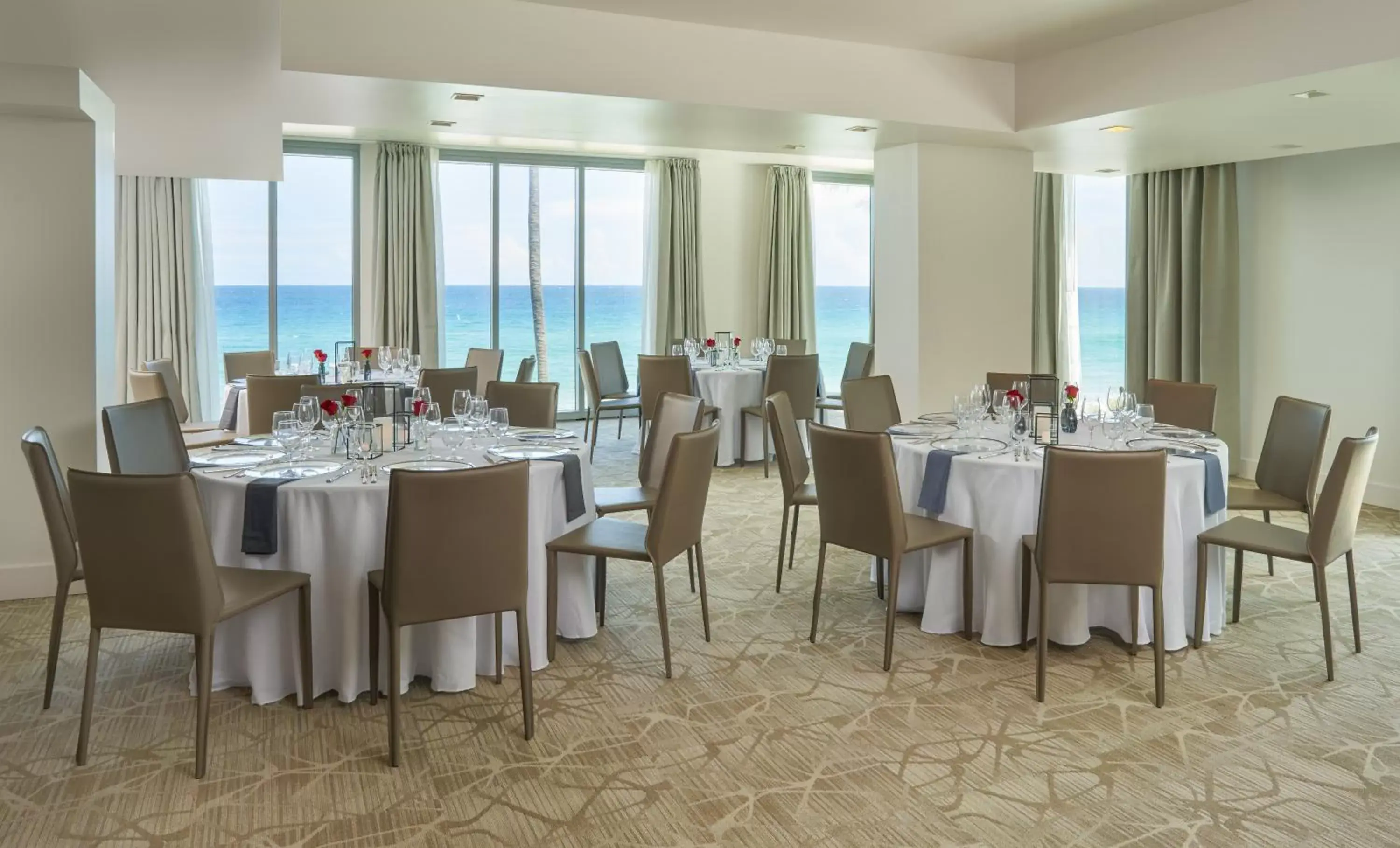 Banquet/Function facilities, Restaurant/Places to Eat in Hillsboro Beach Resort