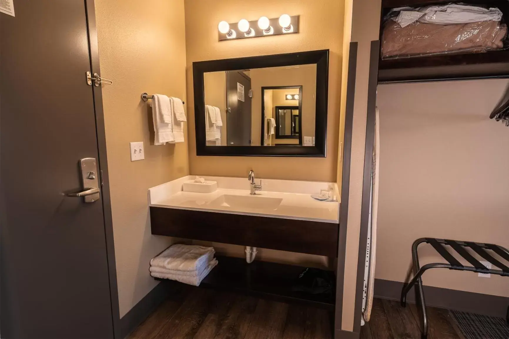 Bathroom in Cobblestone Inn & Suites - Trenton
