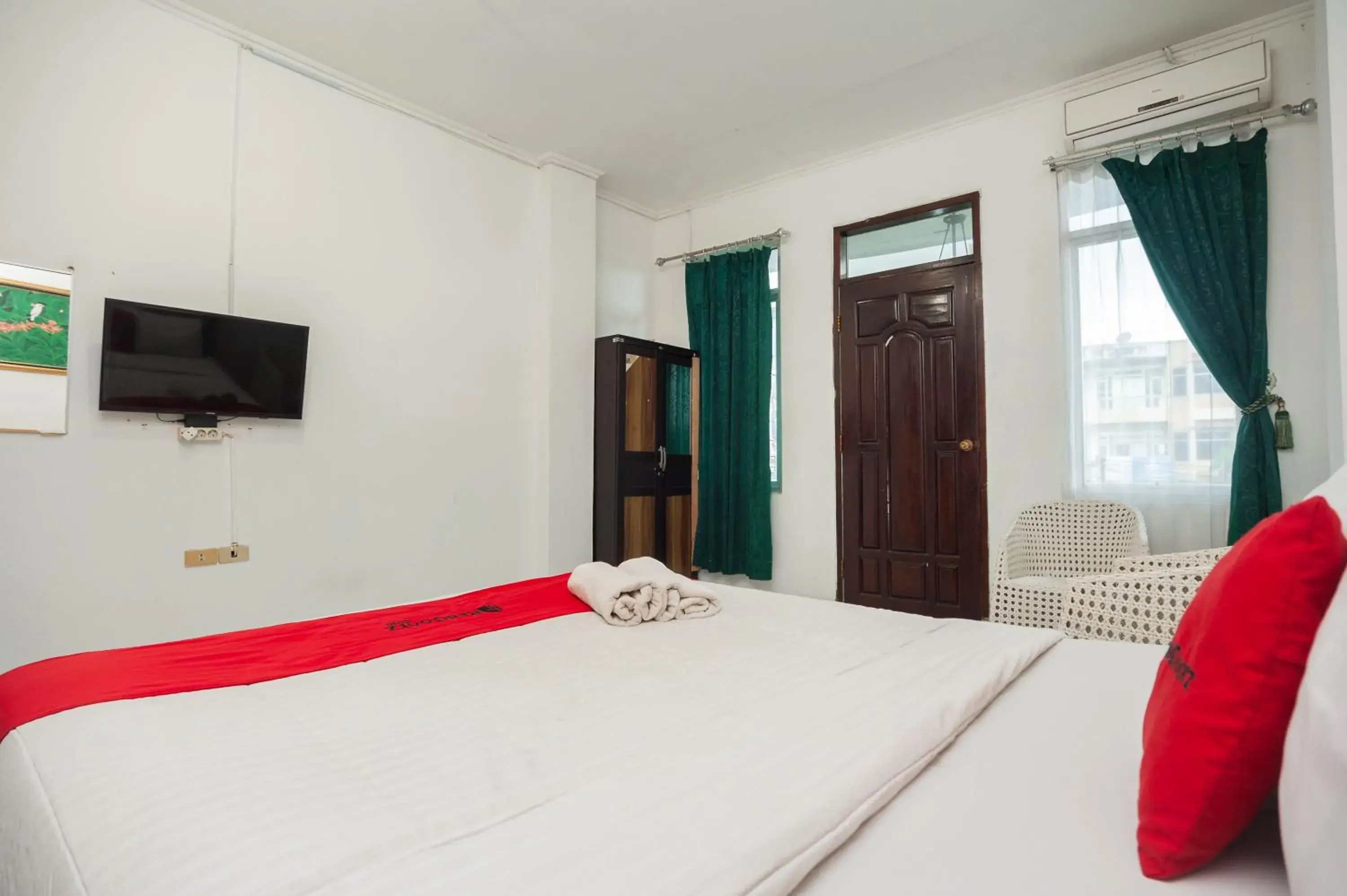 Bed in RedDoorz @ Jalan Diponegoro Lampung