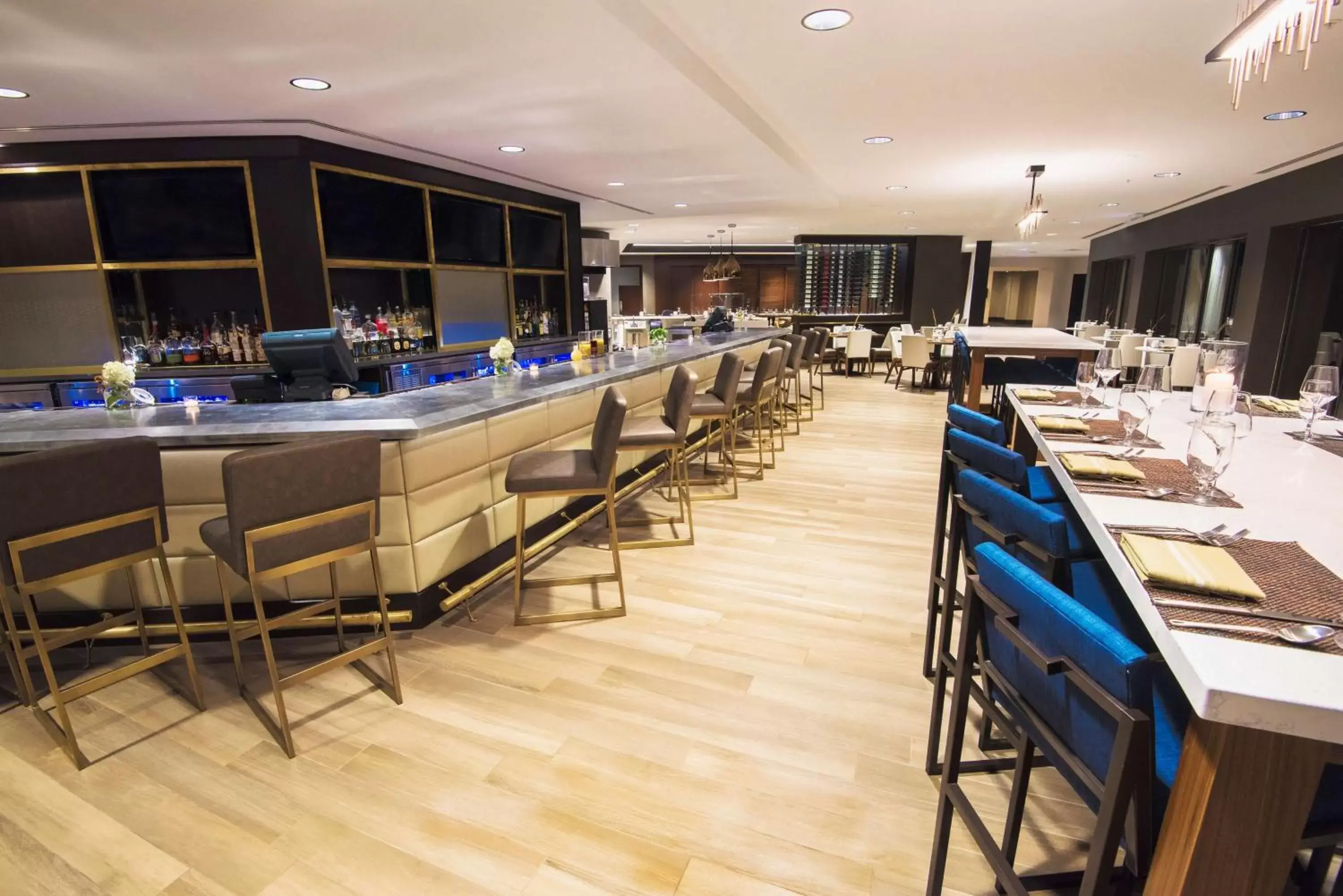 Lounge or bar, Restaurant/Places to Eat in Hilton Chicago Oak Brook Hills Resort & Conference Center