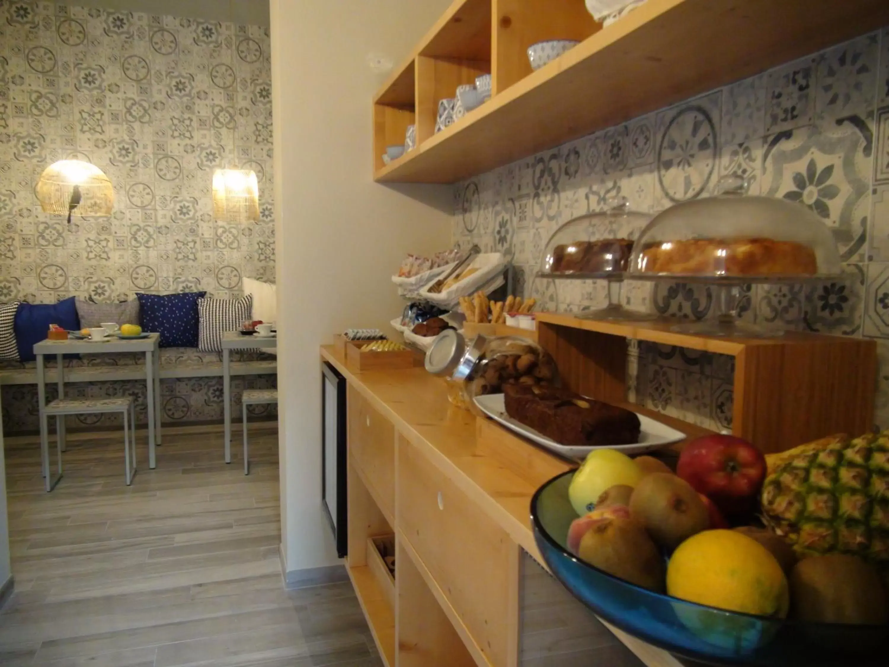 Lounge or bar, Kitchen/Kitchenette in Room 55
