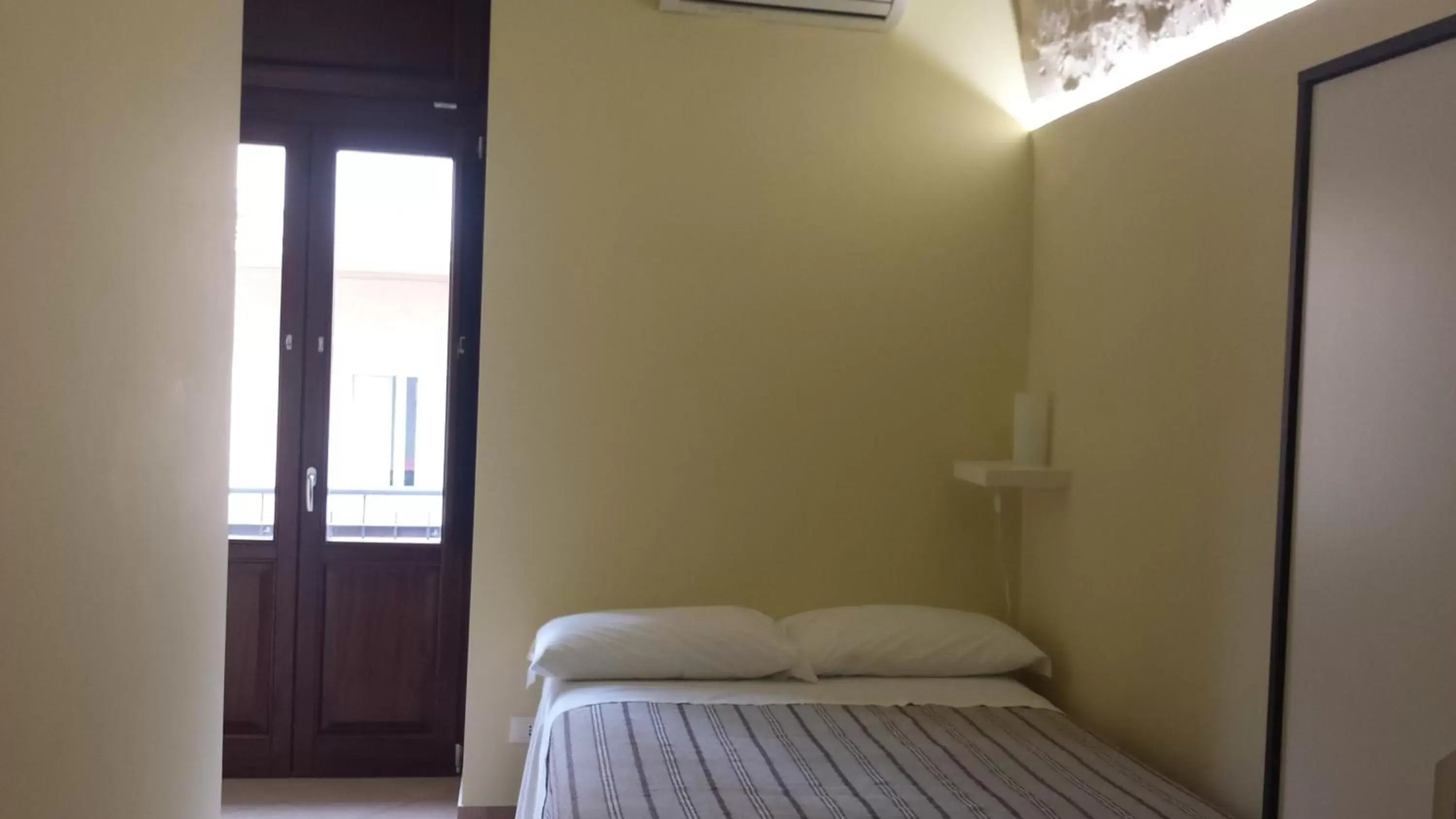 Bedroom, Bed in Beda Ragusa