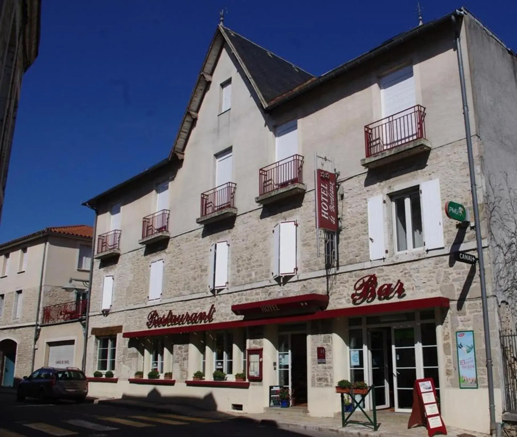 Property Building in Hotel de Bordeaux