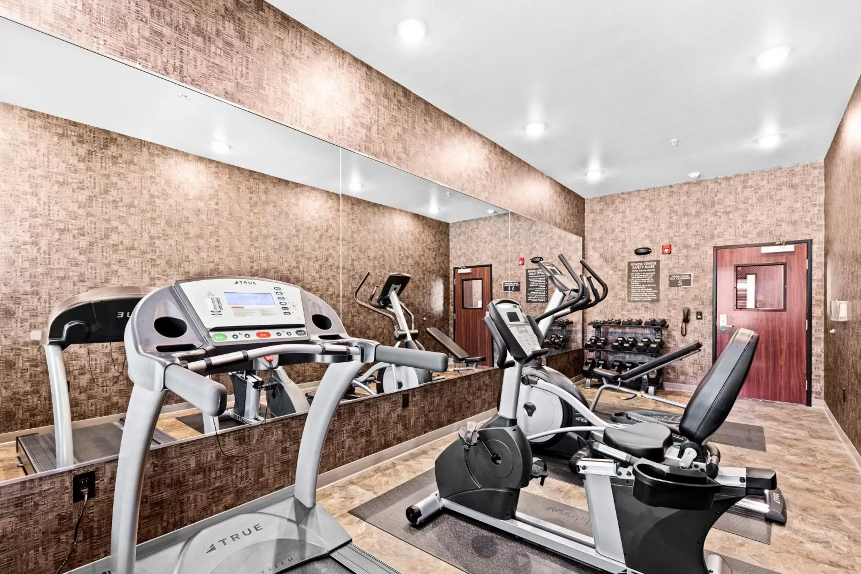 Fitness centre/facilities, Fitness Center/Facilities in Cobblestone Hotel & Suites - Superior Duluth