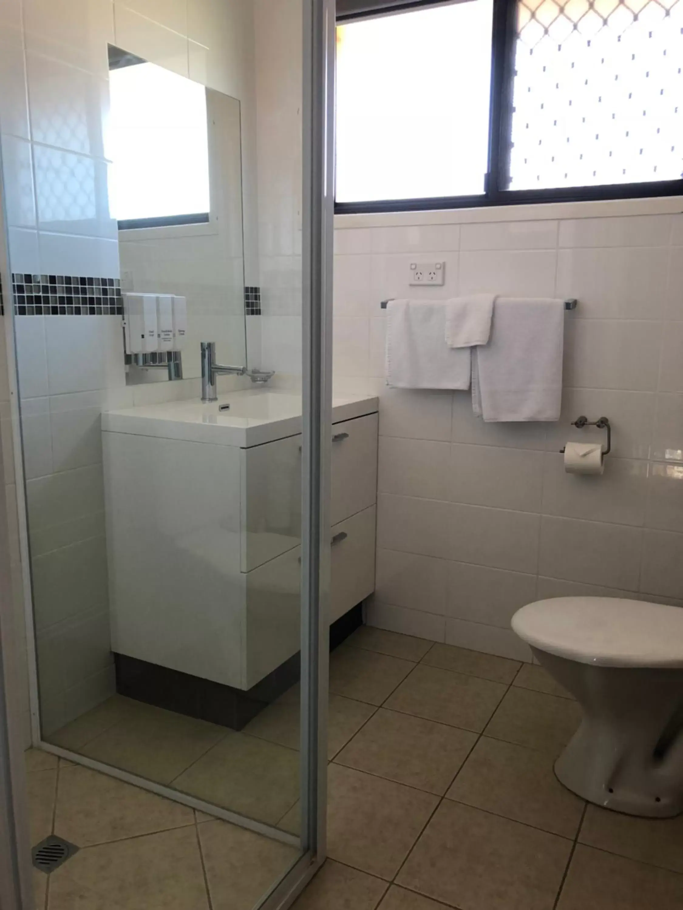 Bathroom in Tamworth Central Motel