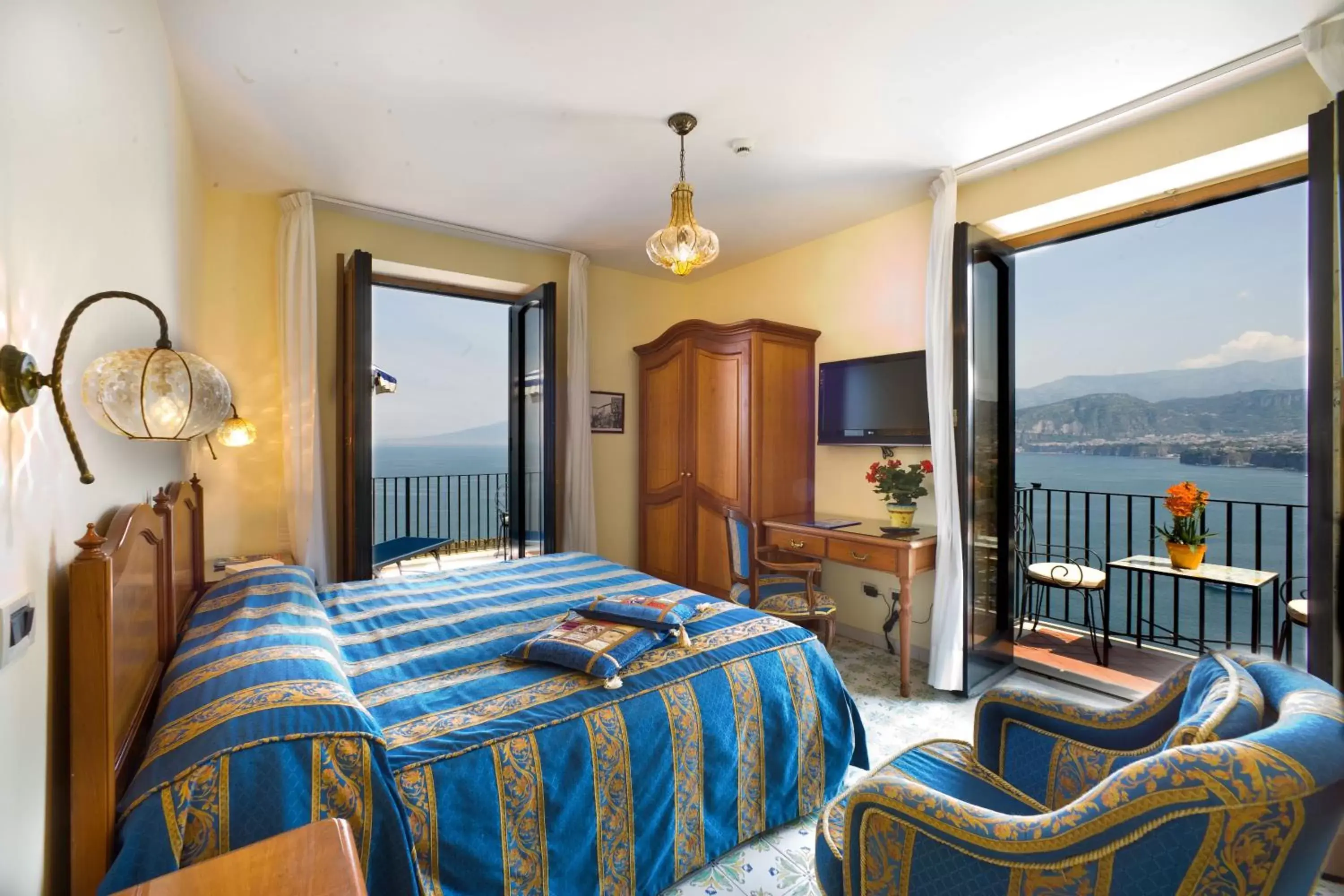 Balcony/Terrace, Mountain View in Hotel La Tonnarella