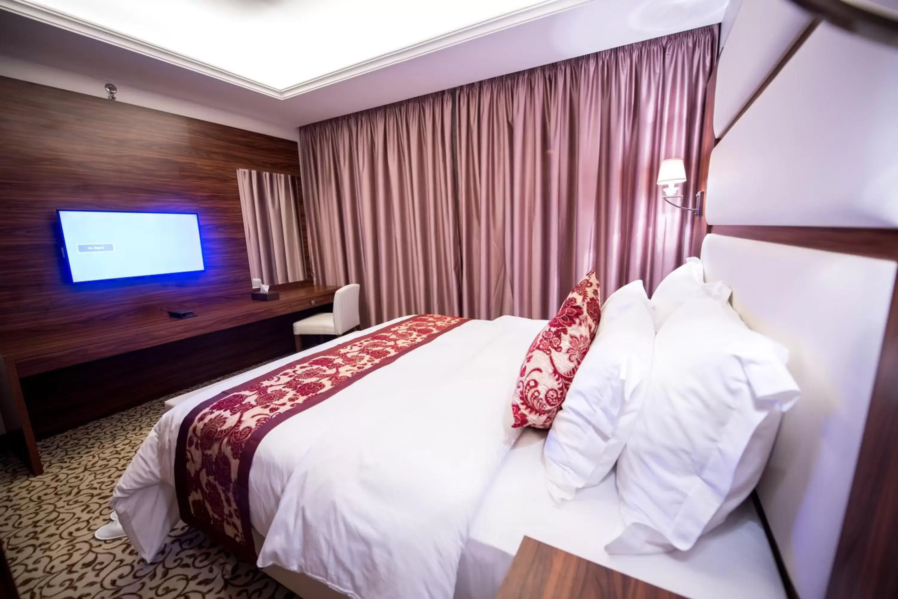 Bedroom, Bed in Grand Park Hotel