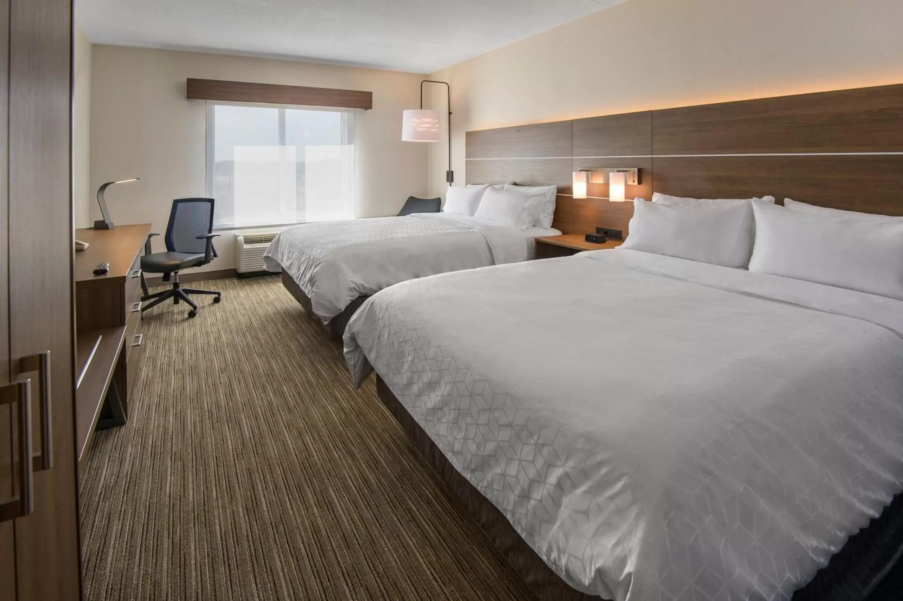 Photo of the whole room, Bed in Holiday Inn Express Hotel & Suites North Bay, an IHG Hotel