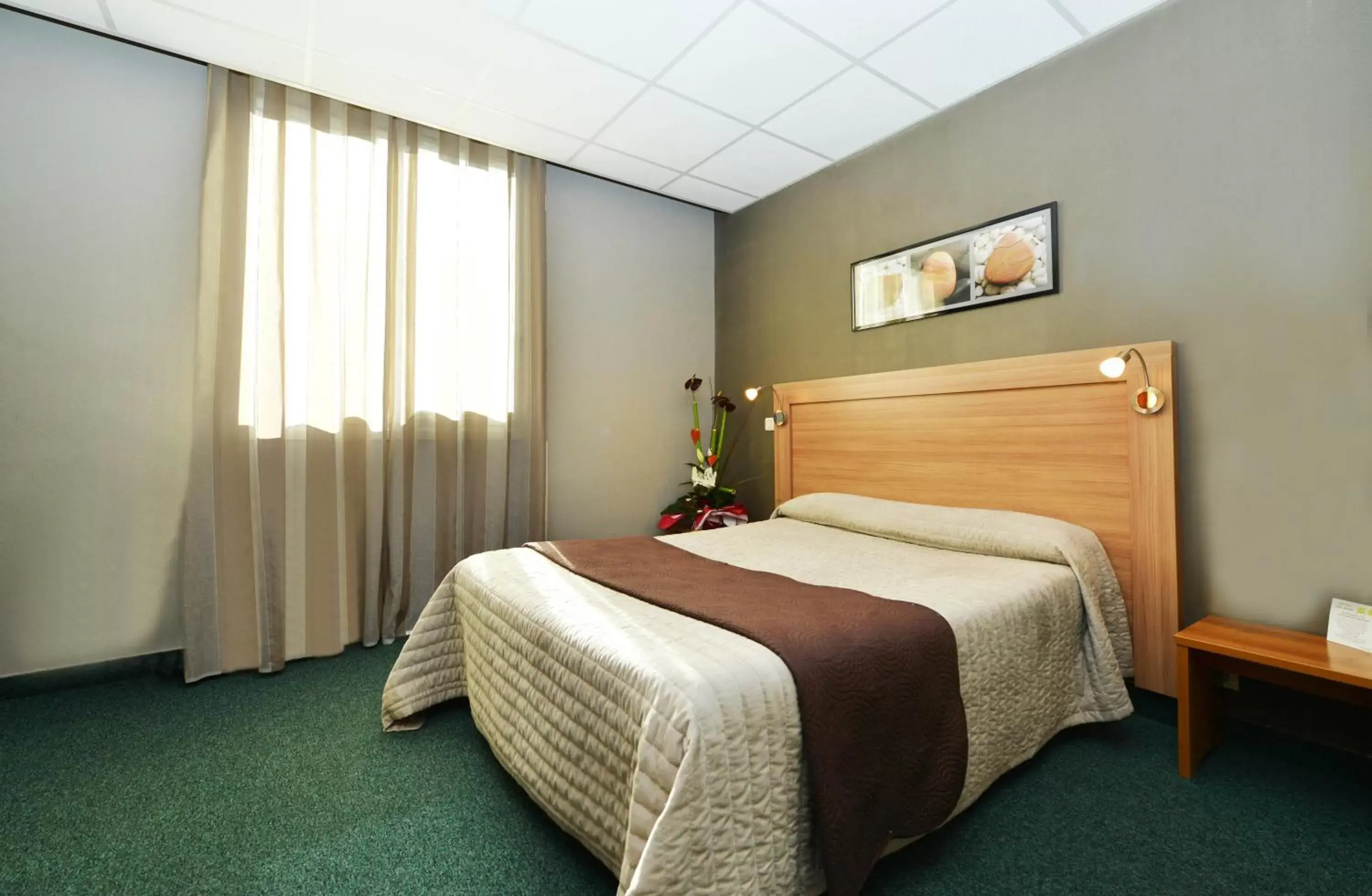 Photo of the whole room, Bed in Logis Hôtel du Midi - Rodez Centre-Ville