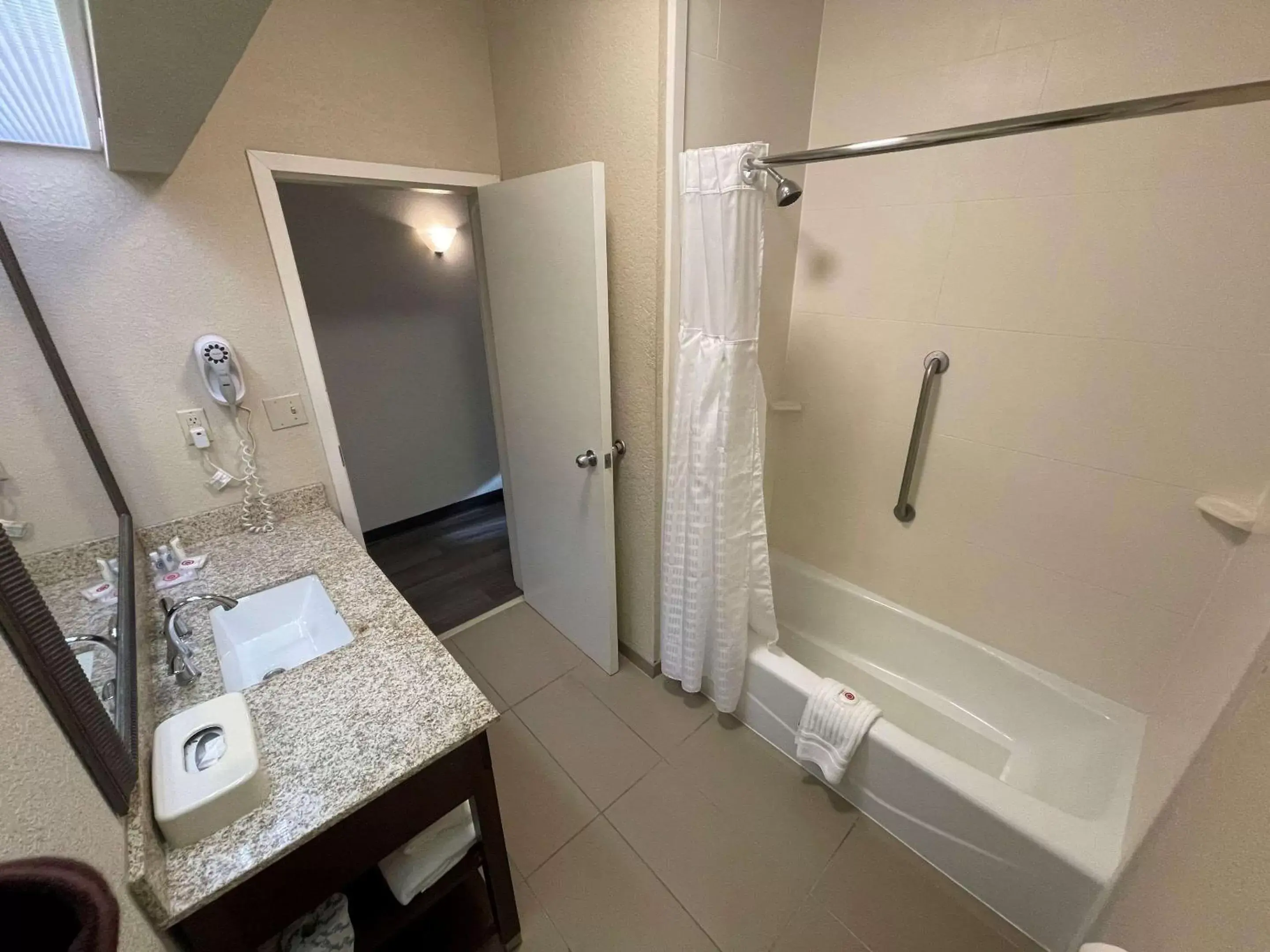Bedroom, Bathroom in Comfort Inn Pinehurst