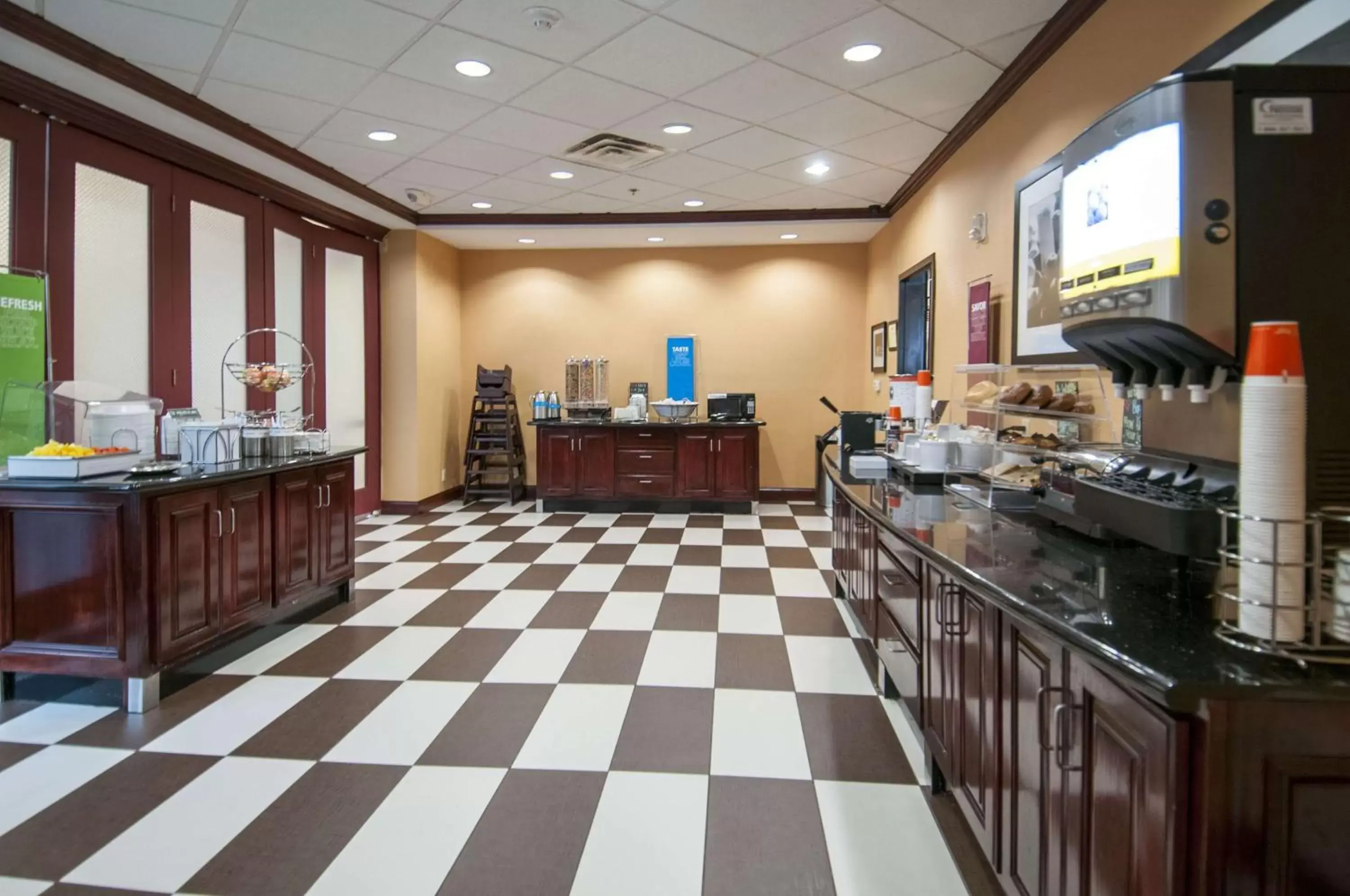 Dining area, Restaurant/Places to Eat in Hampton Inn and Suites Waxahachie