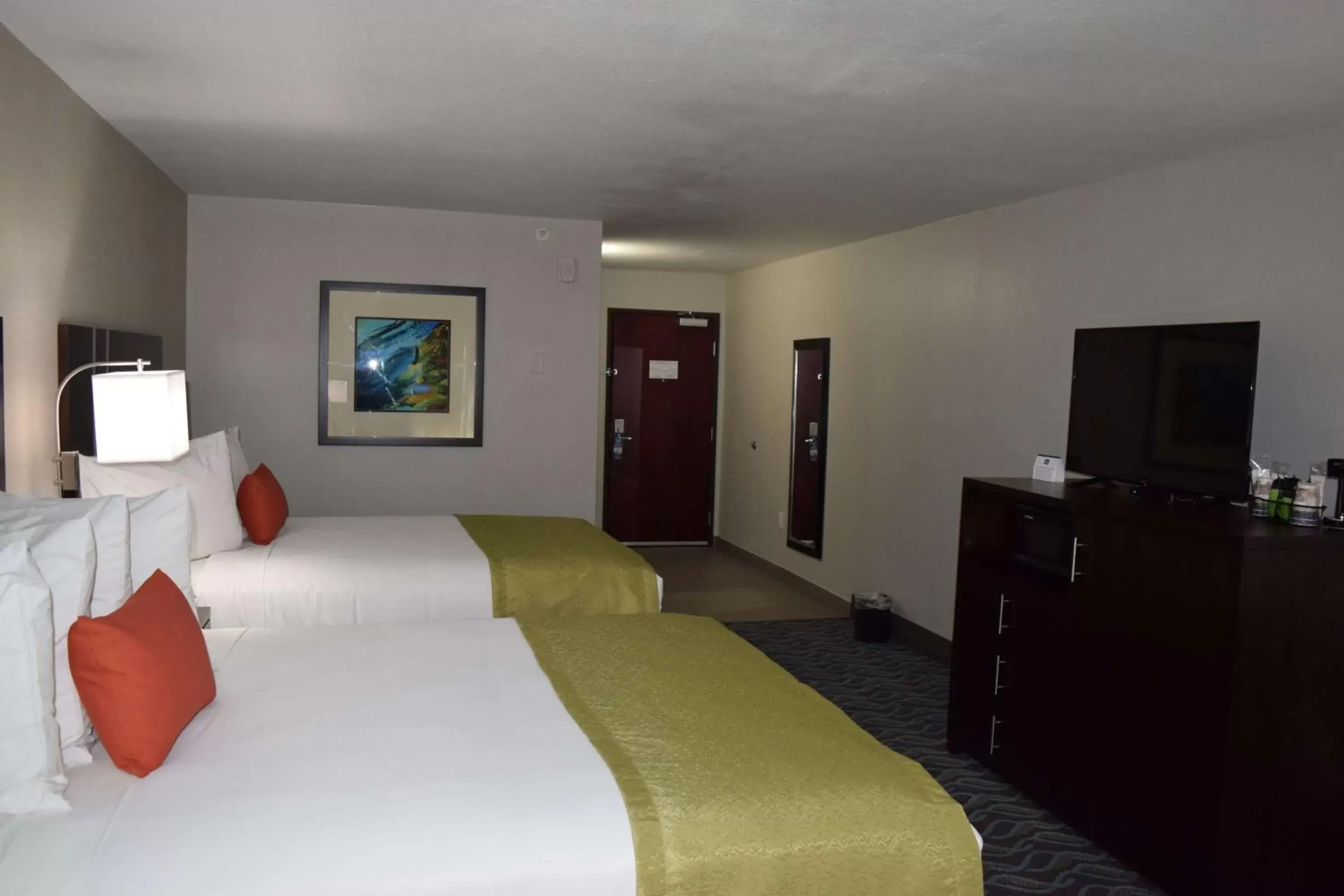 Photo of the whole room, Bed in Best Western Plus Hardeeville Inn & Suites