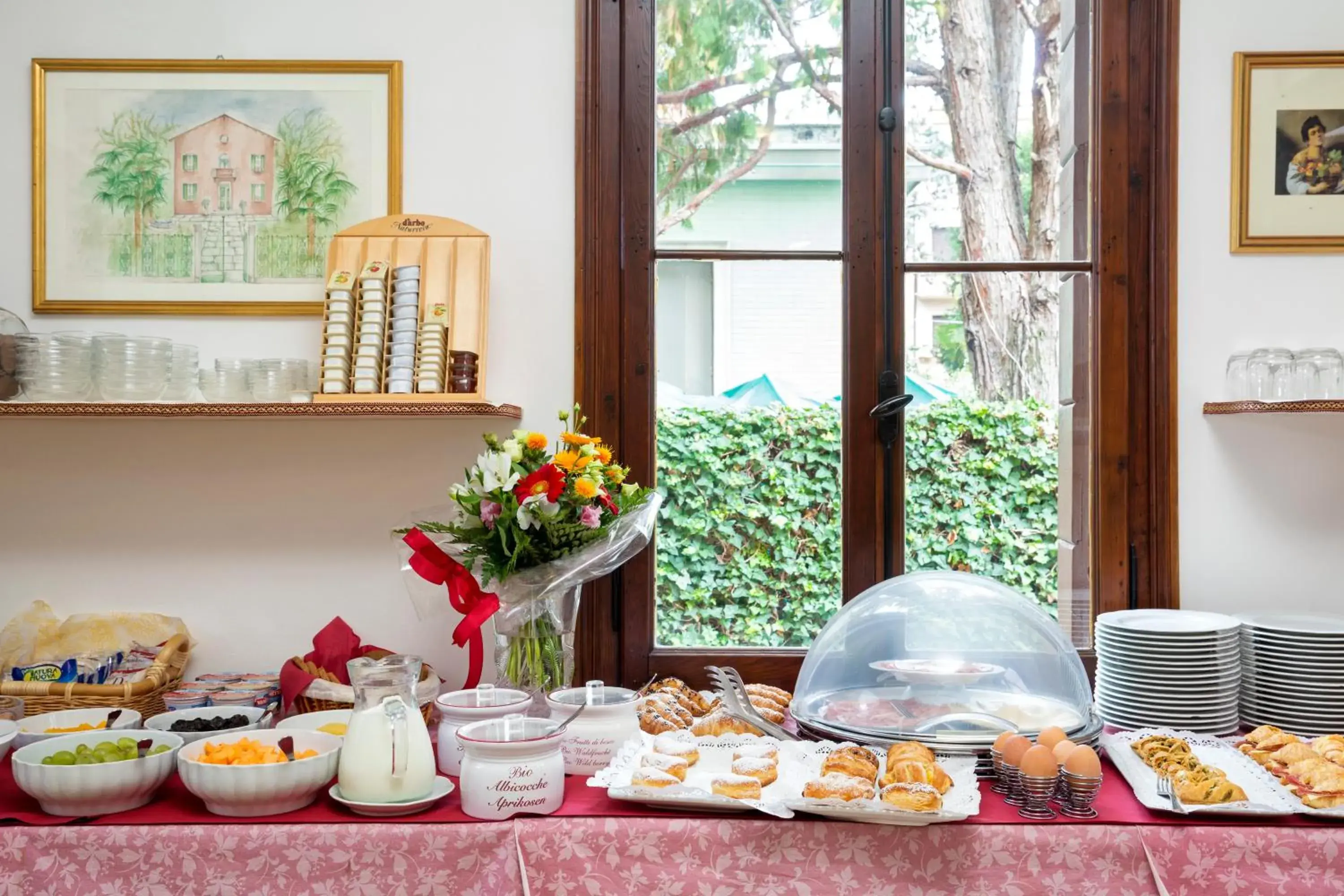 Buffet breakfast in Villa Casanova