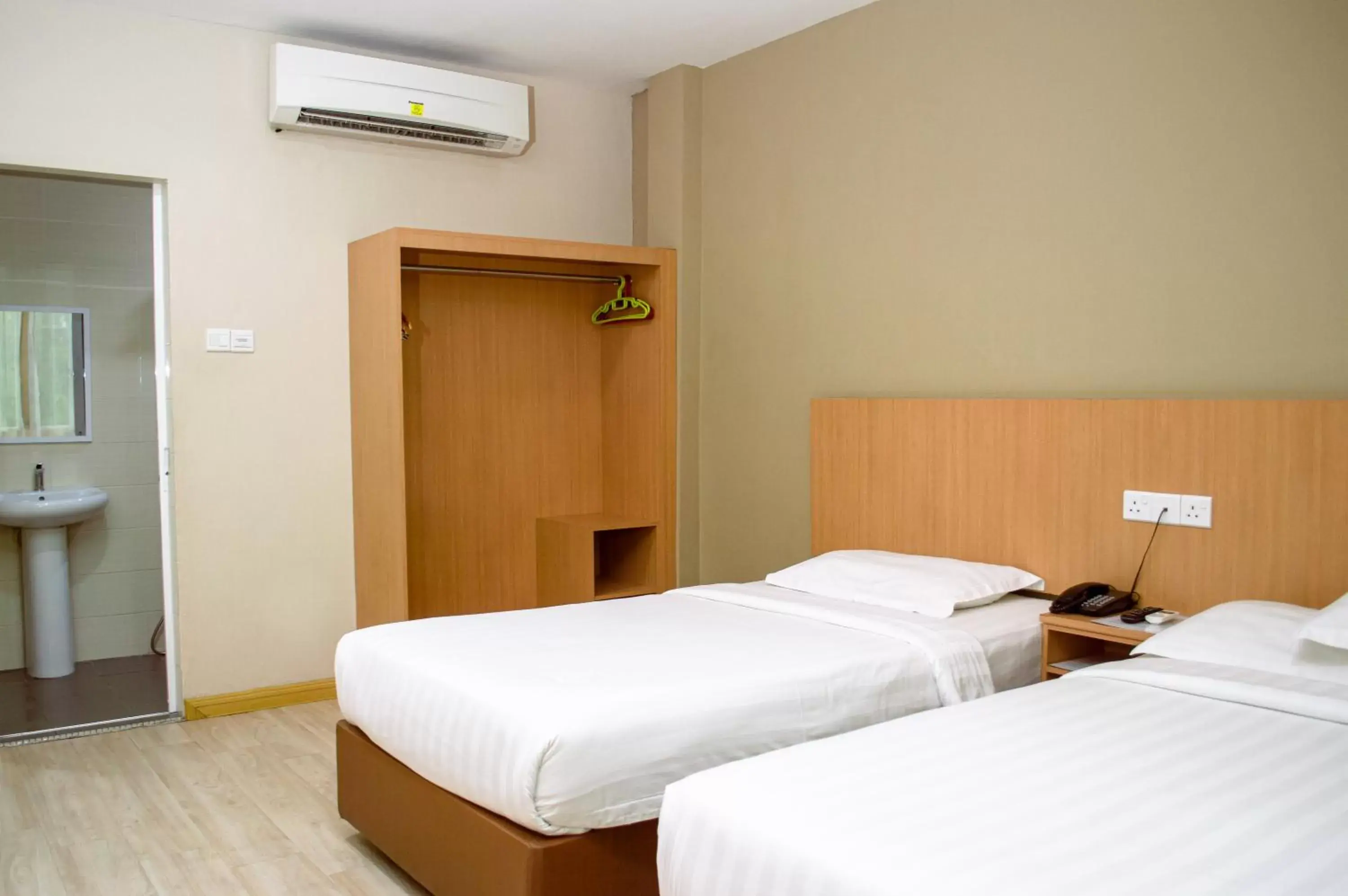 Bedroom, Bed in Labuan Avenue Hotel